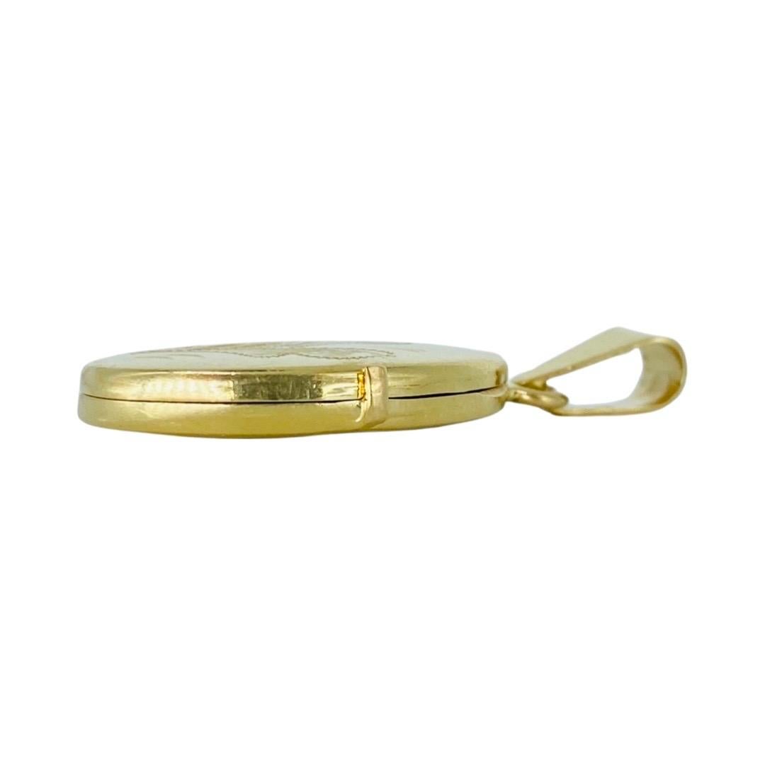Women's Vintage Leaf Design Oval Locket Pocket Pendant Italy 14k Gold For Sale