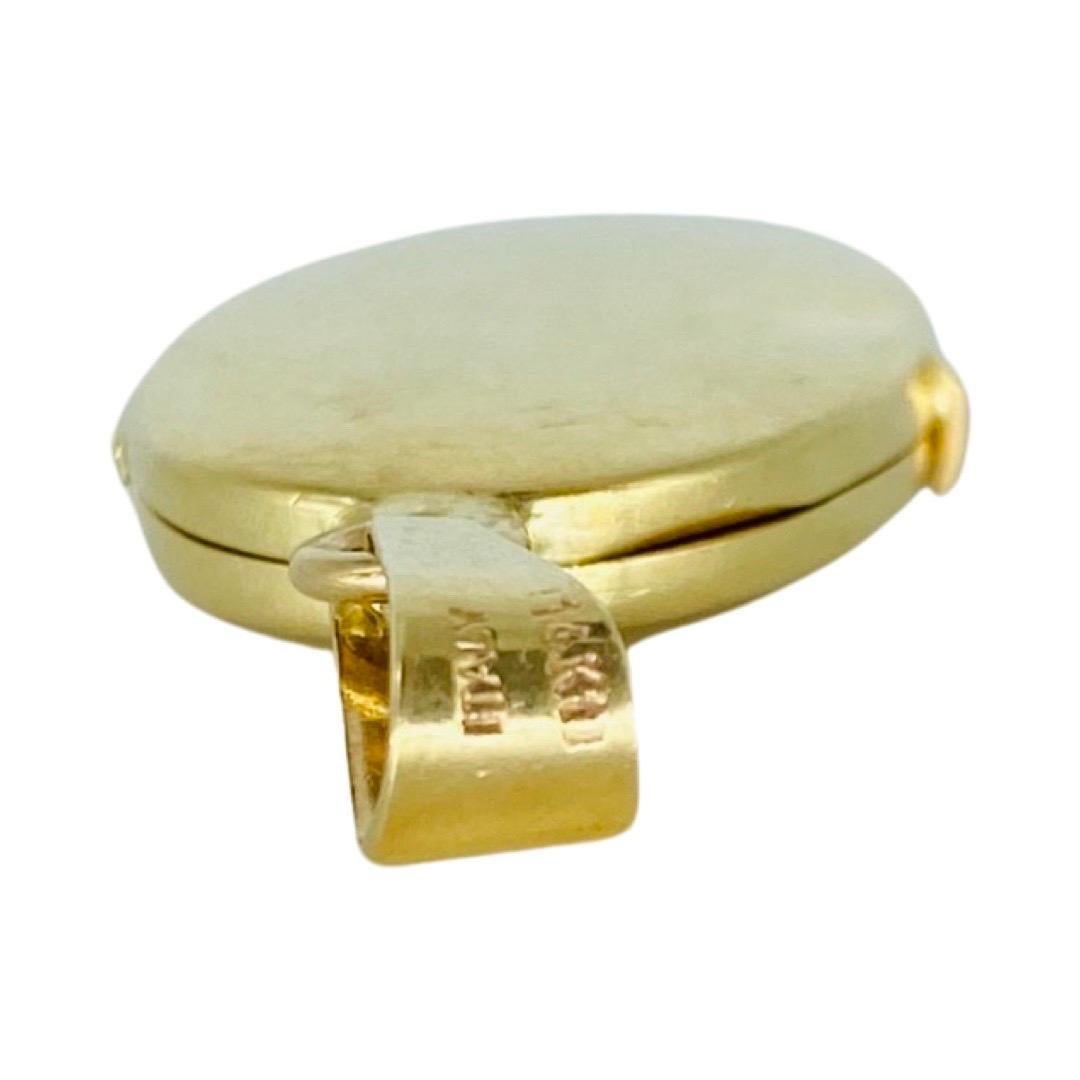 Vintage Leaf Design Oval Locket Pocket Pendant Italy 14k Gold For Sale 2