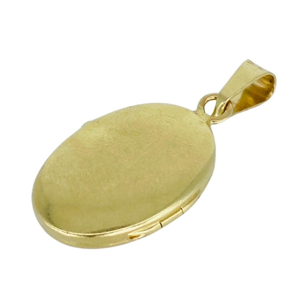 Vintage Leaf Design Oval Locket Pocket Pendant Italy 14k Gold For Sale 3