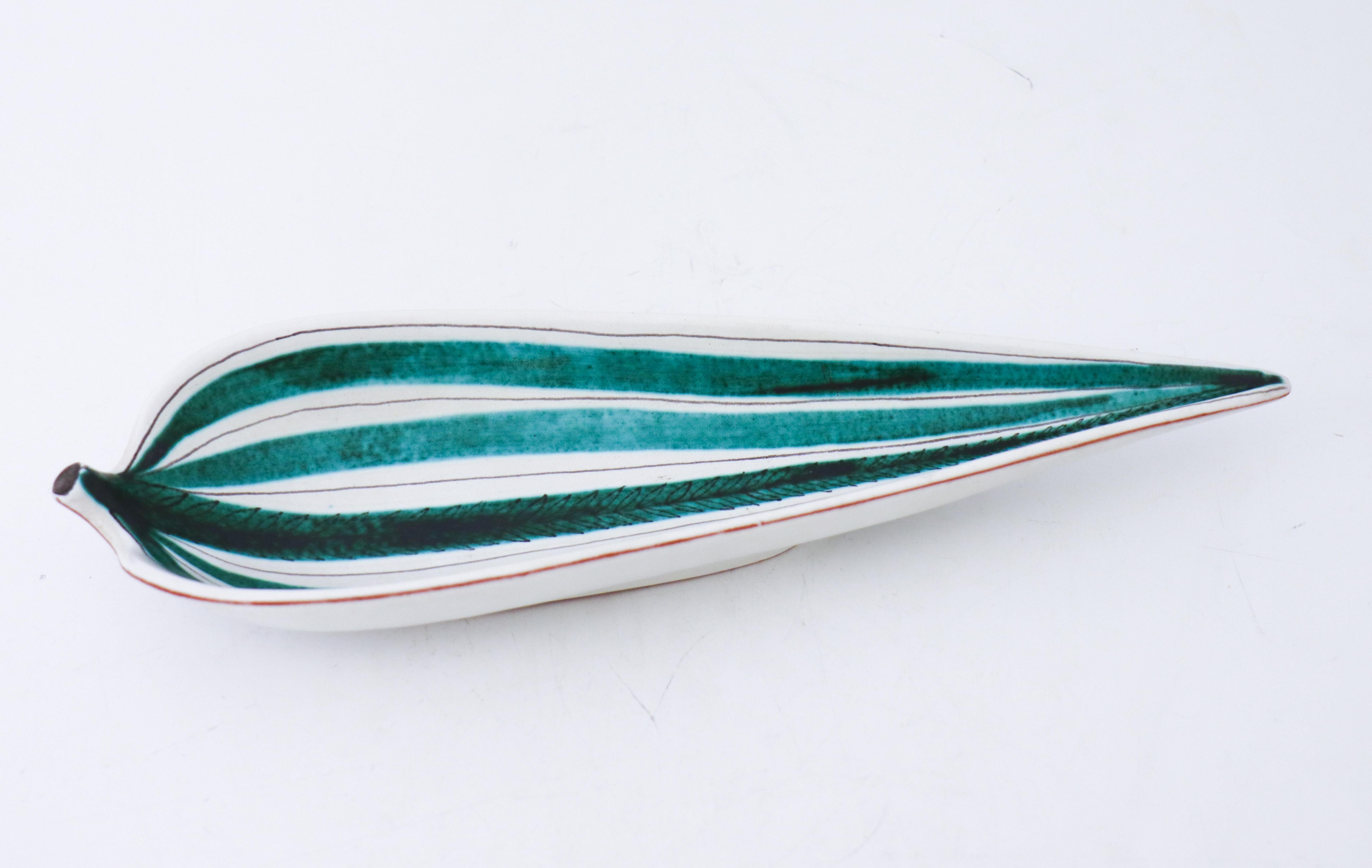 Scandinavian Modern Vintage Leaf Shaped Serving Dish Faience, Stig Lindberg, Gustavsbergs Studio For Sale