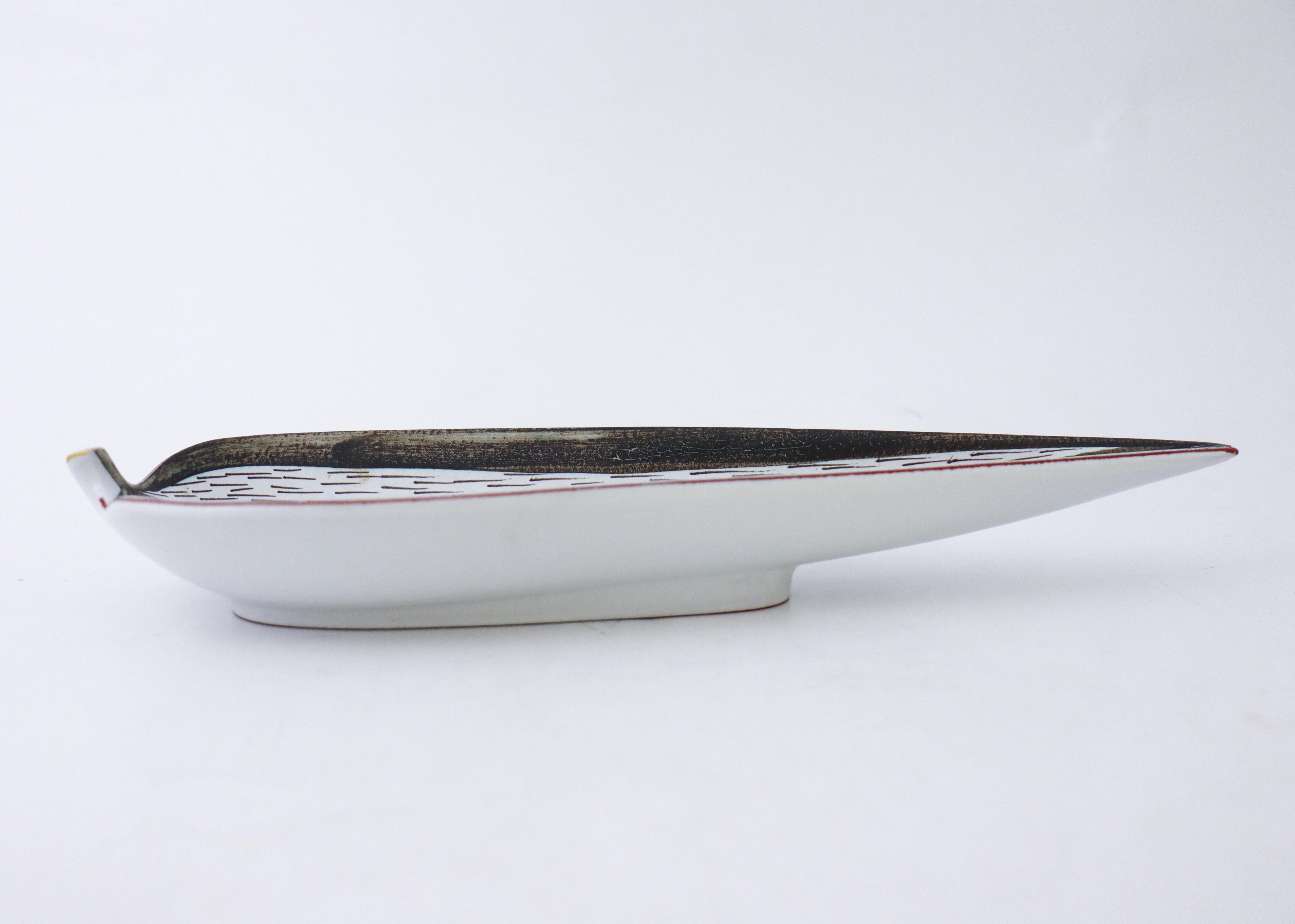 Scandinavian Modern Vintage Leaf Shaped Serving Dish Faience, Stig Lindberg, Gustavsbergs Studio For Sale