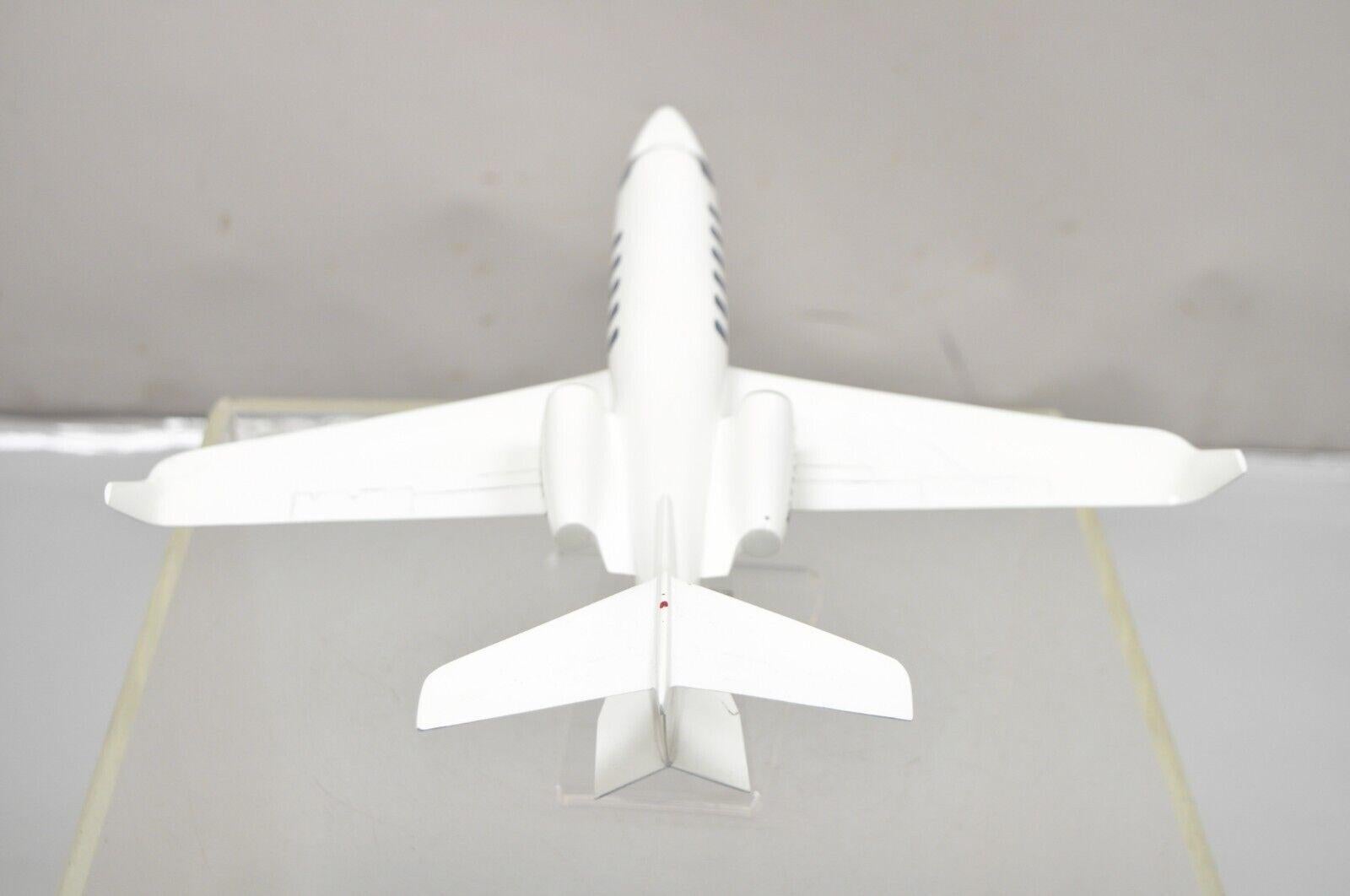 Modèle réduit d'avion de bureau Learjet 16
