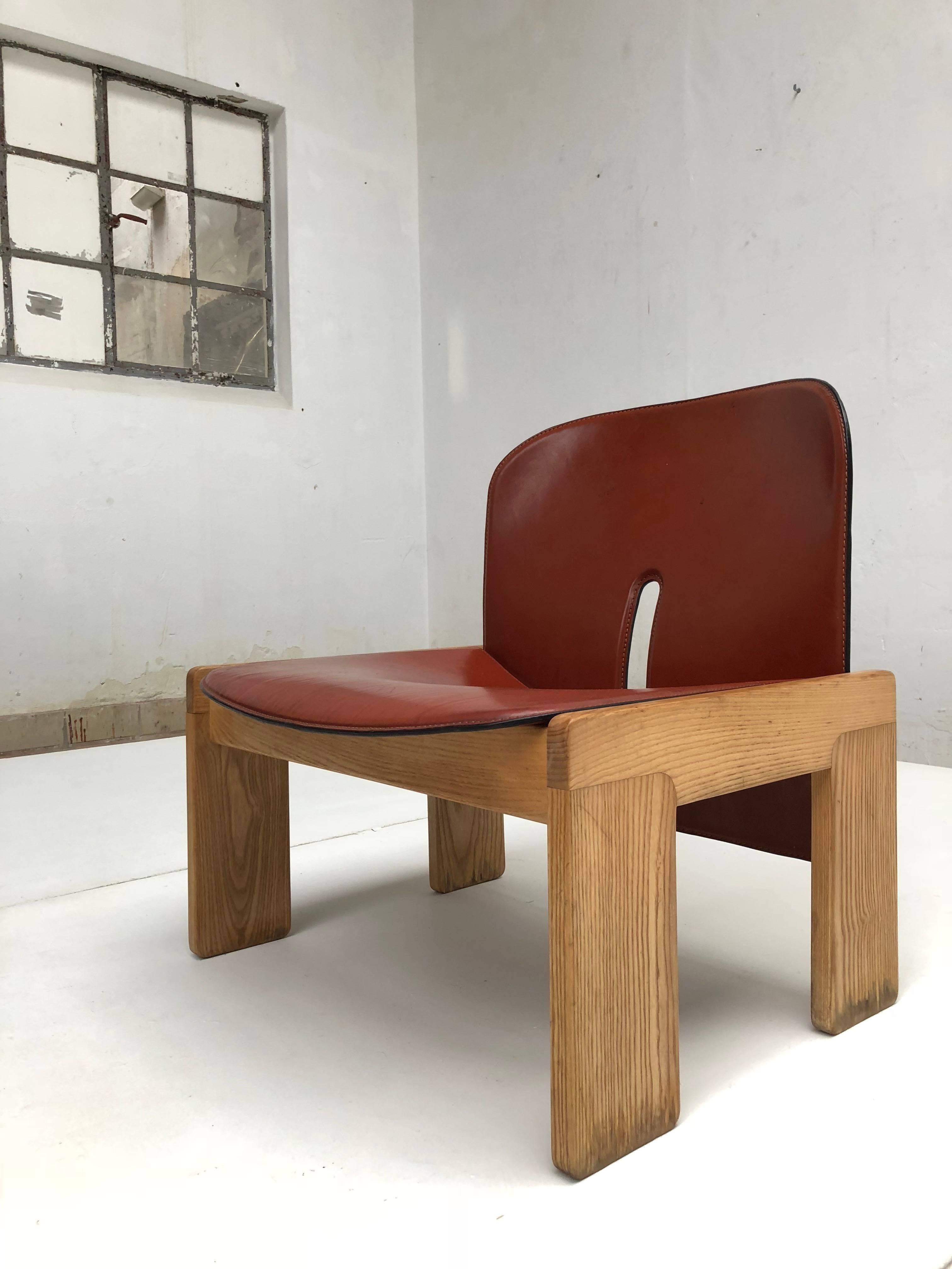 Original vintage leather and ash wood 925 chair by Afra and Tobia Scarpa for Cassina, 1966

Solid ash wood frame with original leather over plywood seat and back

The leather has a superb original patina and gives this chair a strong vintage