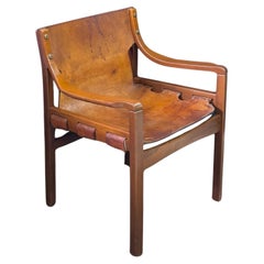 Fauteuil vintage en cuir et bois cintré du designer brésilien Sergio Rodrigues