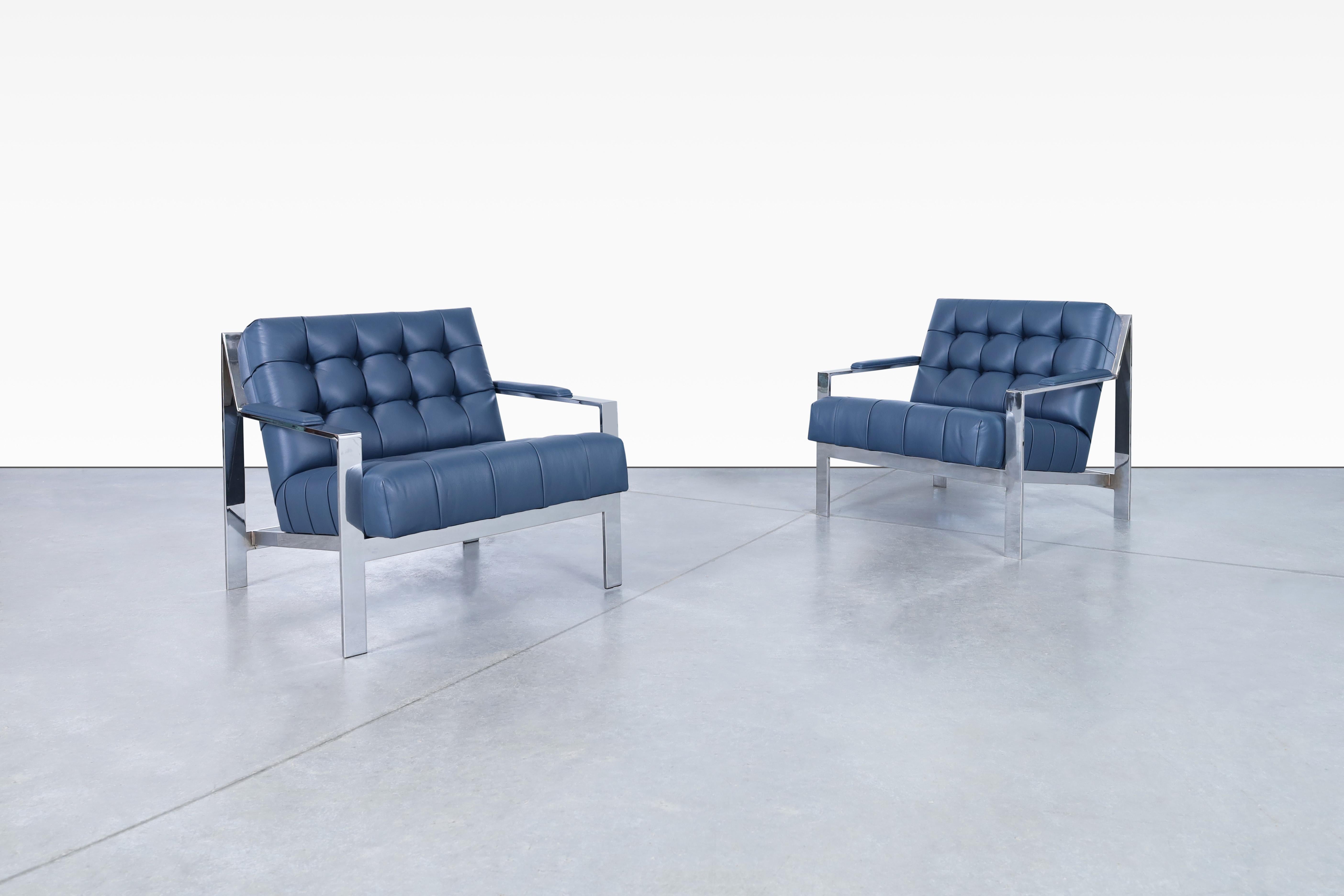 Magnifiques chaises de salon vintage en cuir et chrome tufté, conçues par Cy Mann et fabriquées aux États-Unis, vers les années 1970. Ces chaises sont dotées d'une structure entièrement chromée qui attire le regard par son architecture élégante et