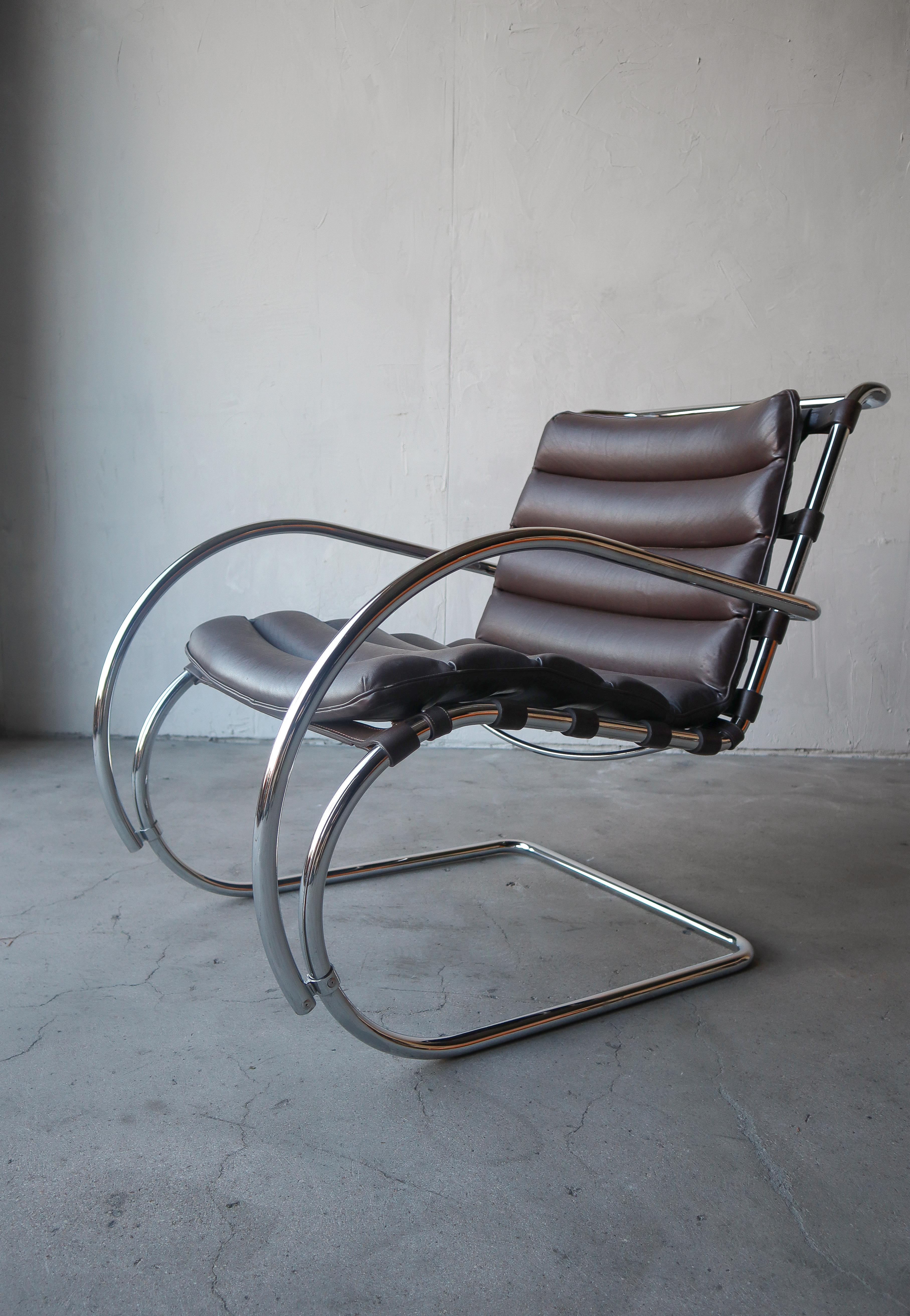Pair of Vintage Leather and Chrome Knoll MR Lounge Arm Chairs In Good Condition In Las Vegas, NV