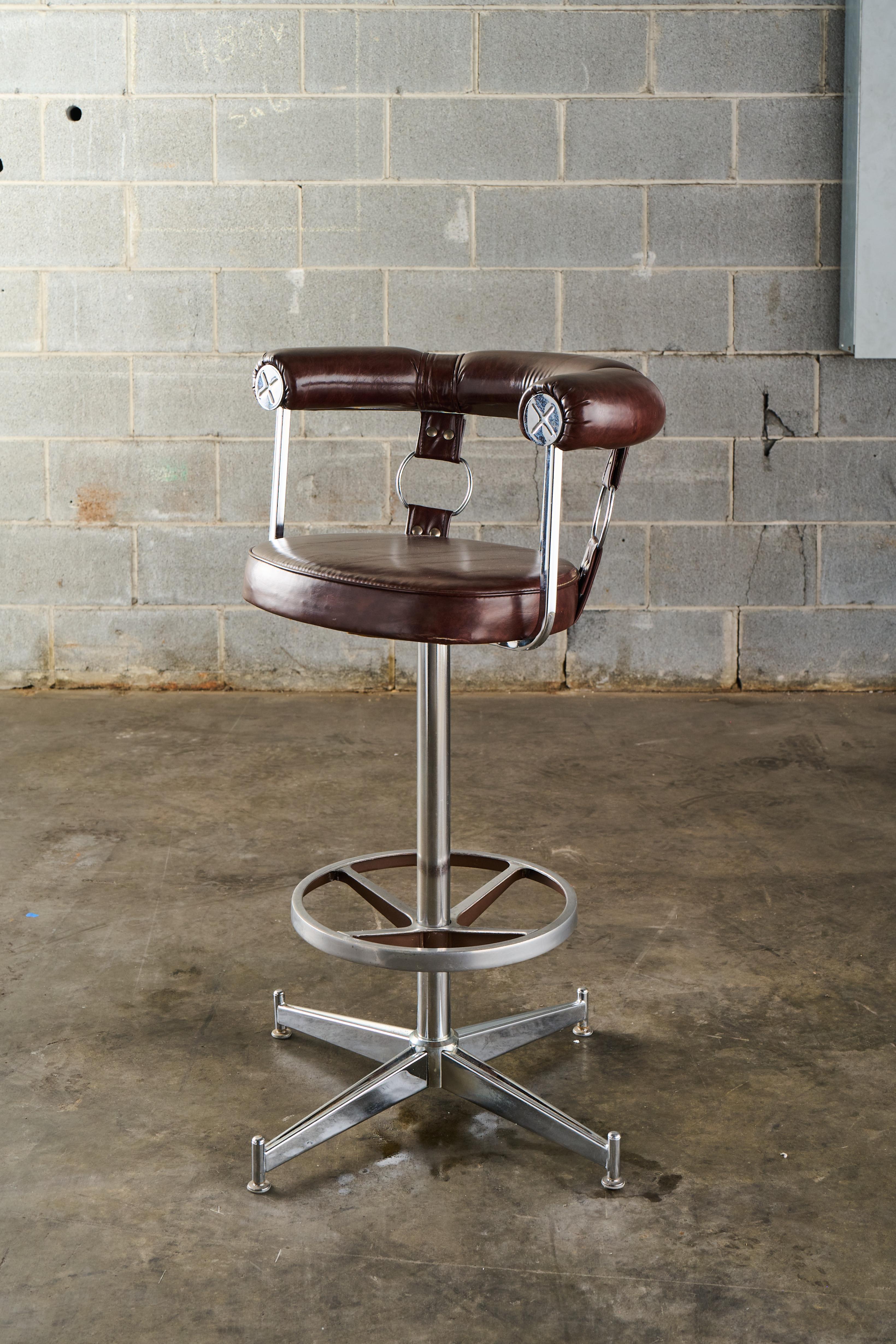 Fin du 20e siècle Tabourets de bar pivotants en cuir vintage et chrome (ensemble de 4) en vente