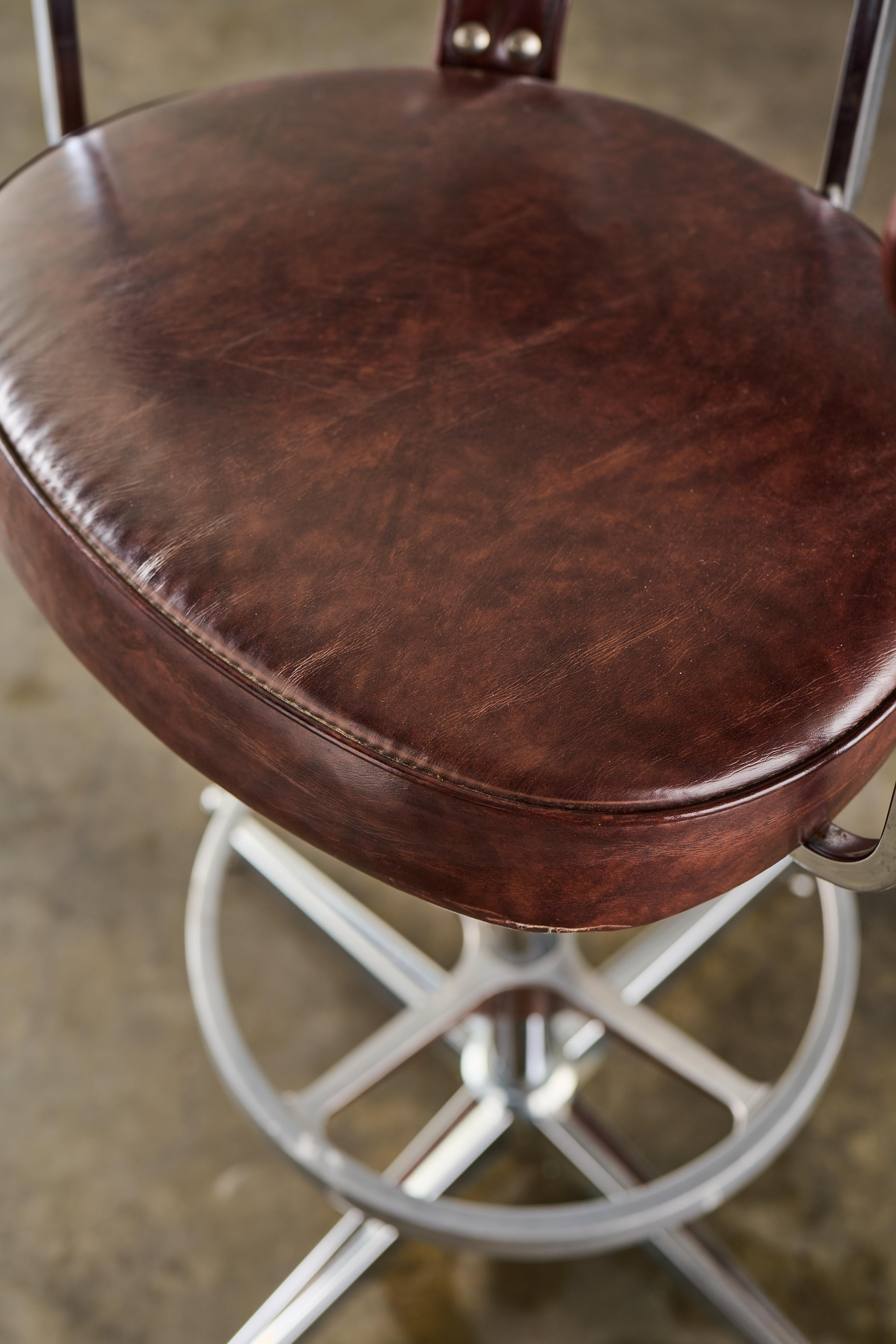 Tabourets de bar pivotants en cuir vintage et chrome (ensemble de 4) en vente 4