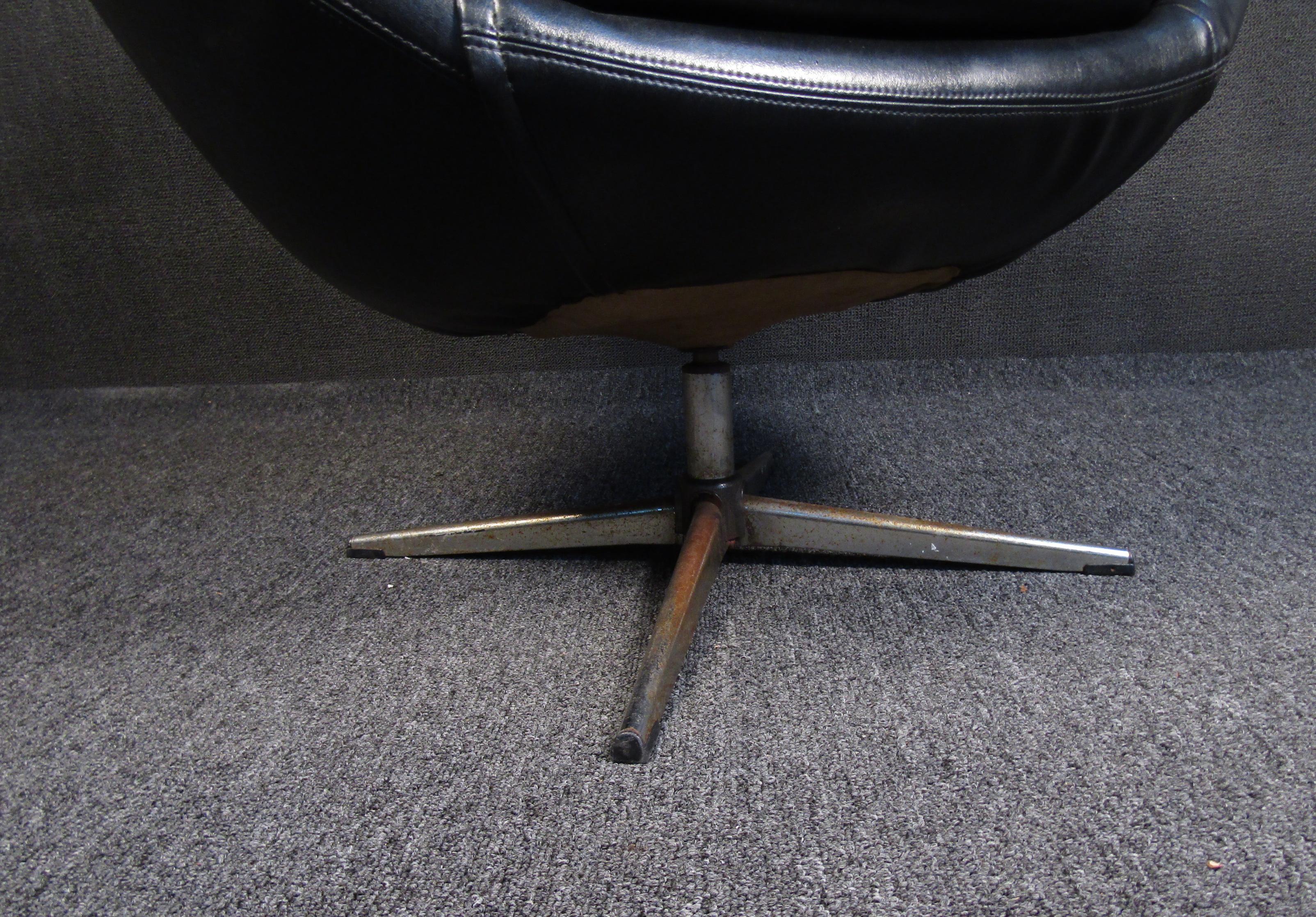 Mid-Century Modern Vintage Leather and Chrome Swivel Chair