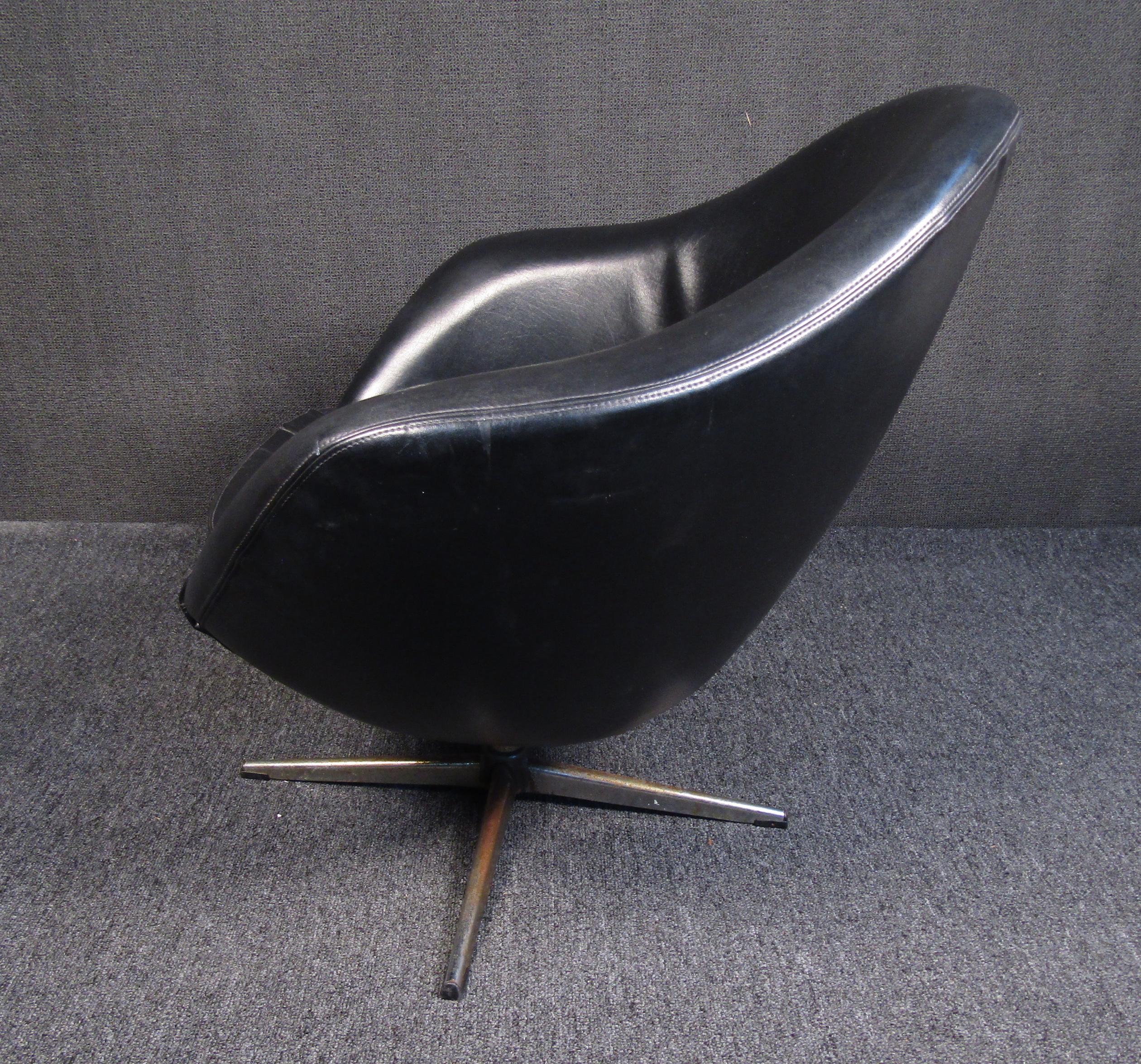 Vintage Leather and Chrome Swivel Chair 1