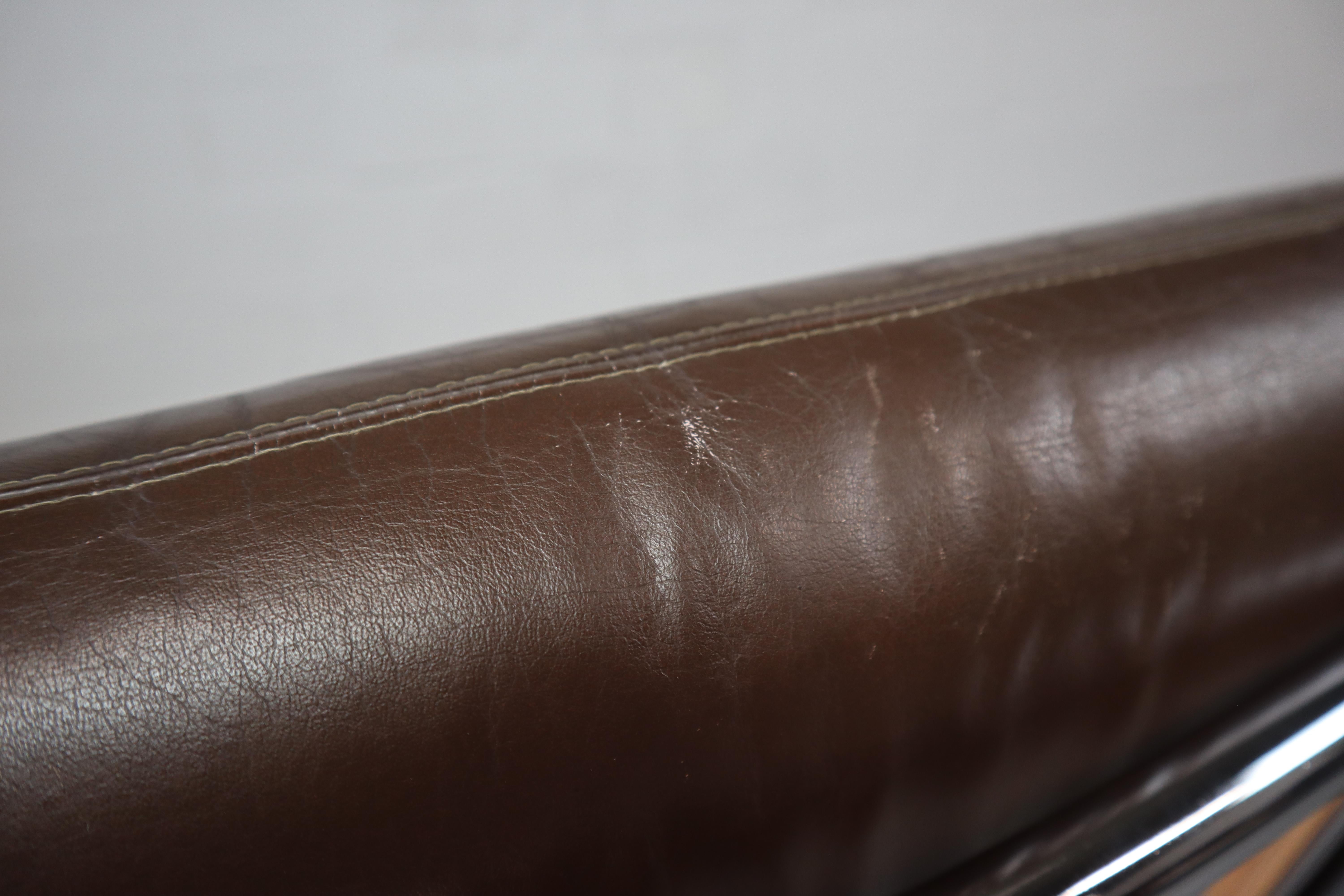 Drehbarer Loungesessel aus Leder und Chrom im Vintage-Stil 3