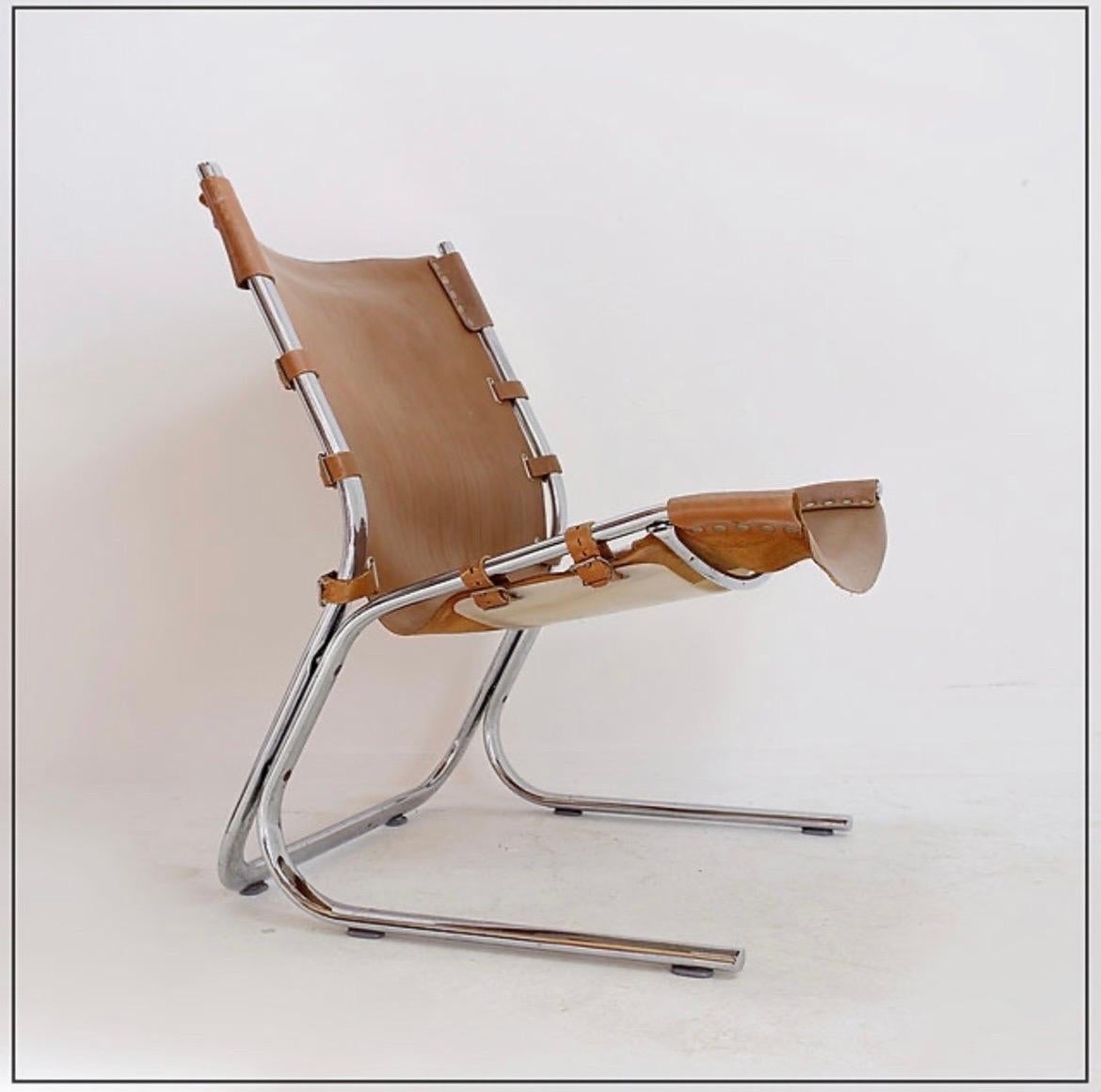 Vintage Leather and chrome Tubular Lounge Sling Chair, 1960s

Wear consistent with age and use.
 

Lounge chairs - Vintage - Seating
Measures : 62x62cm H:73cm SH:37cm 
Materials: Chrome - Leather 