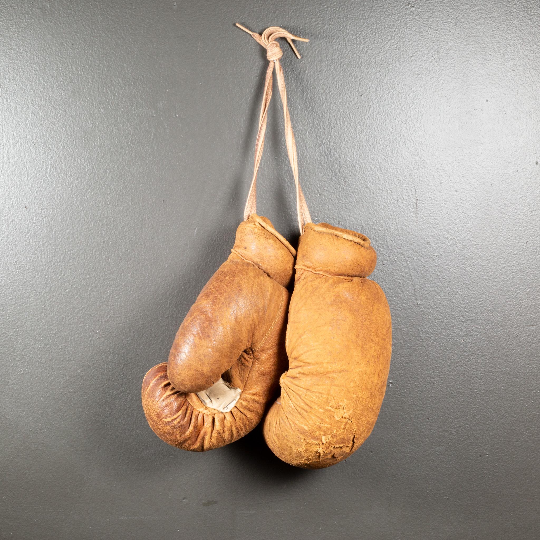 American Vintage Leather and Horse Hair Boxing Gloves c.1950-1960 (FREE SHIPPING) For Sale