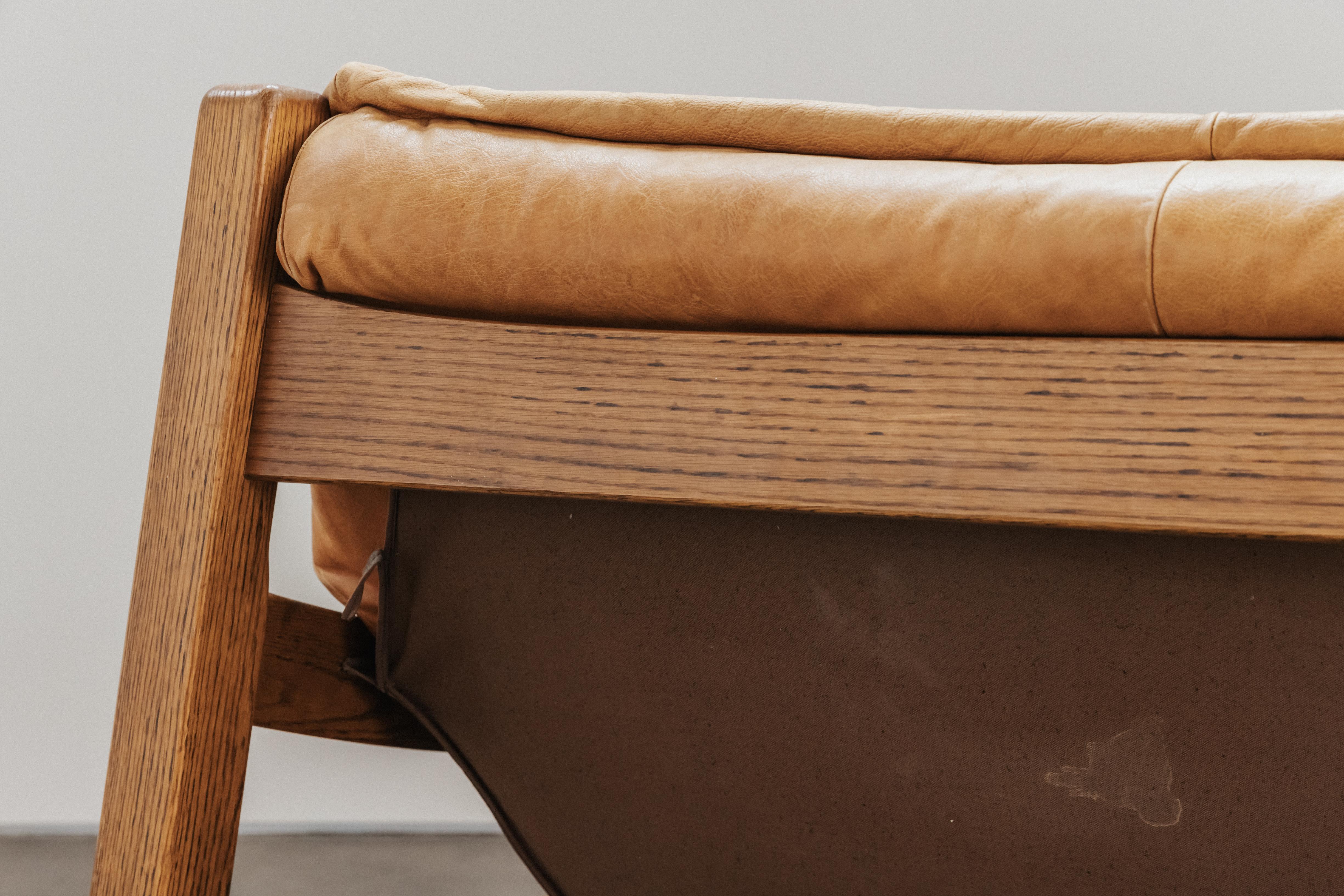 Vintage Leder und Eiche Sofa aus Holland, CIRCA 1970 1