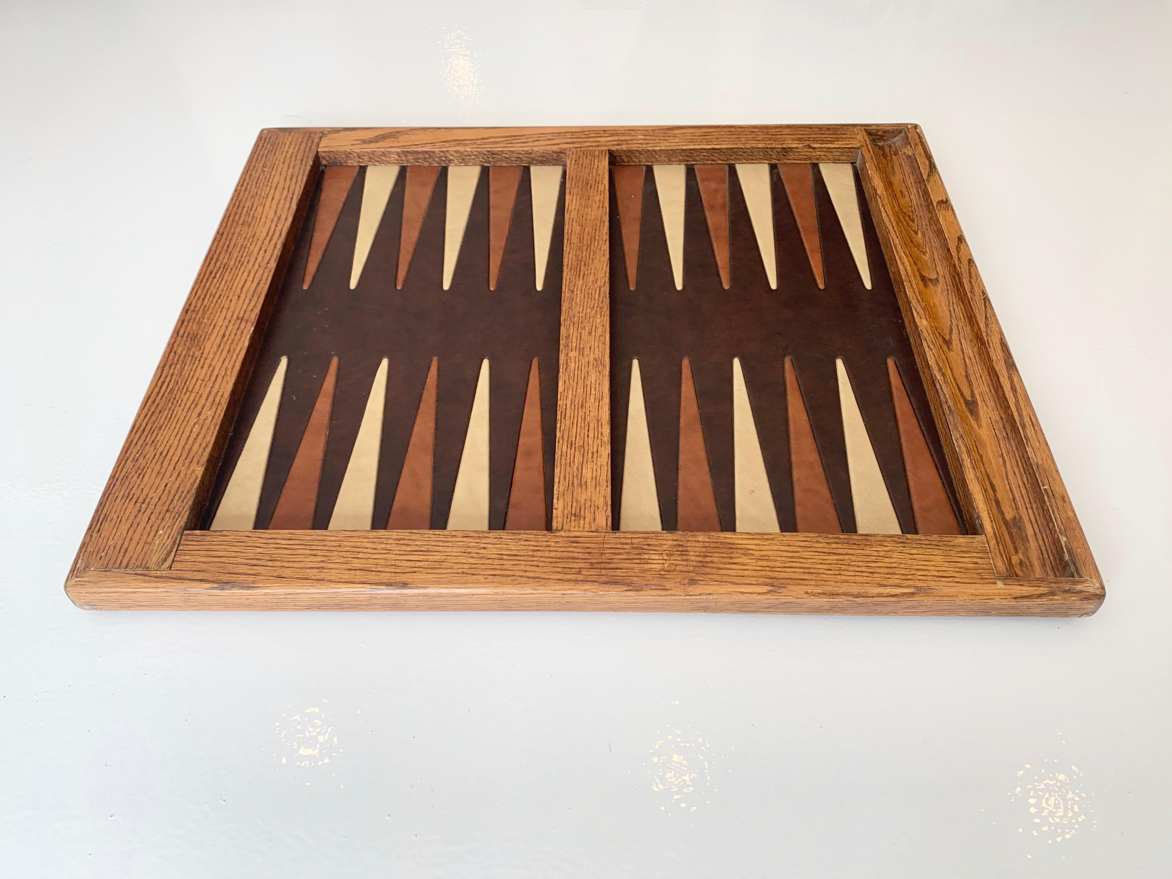 Vintage oak and leather backgammon board. Leather and wood in good vintage condition. Great tabletop board.