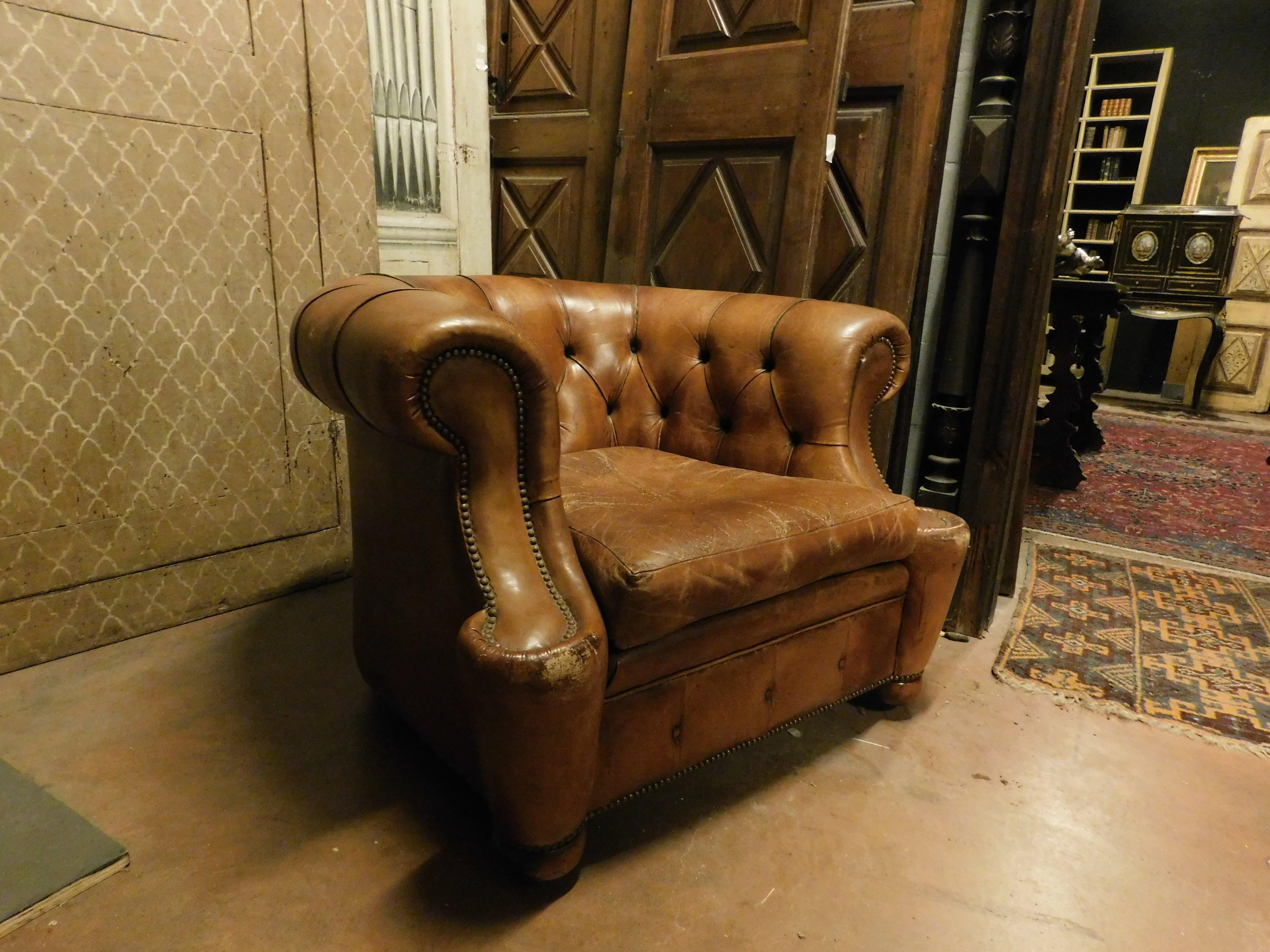vintage leather armchair, chesterfield type, 1900s Italy In Good Condition For Sale In Cuneo, Italy (CN)