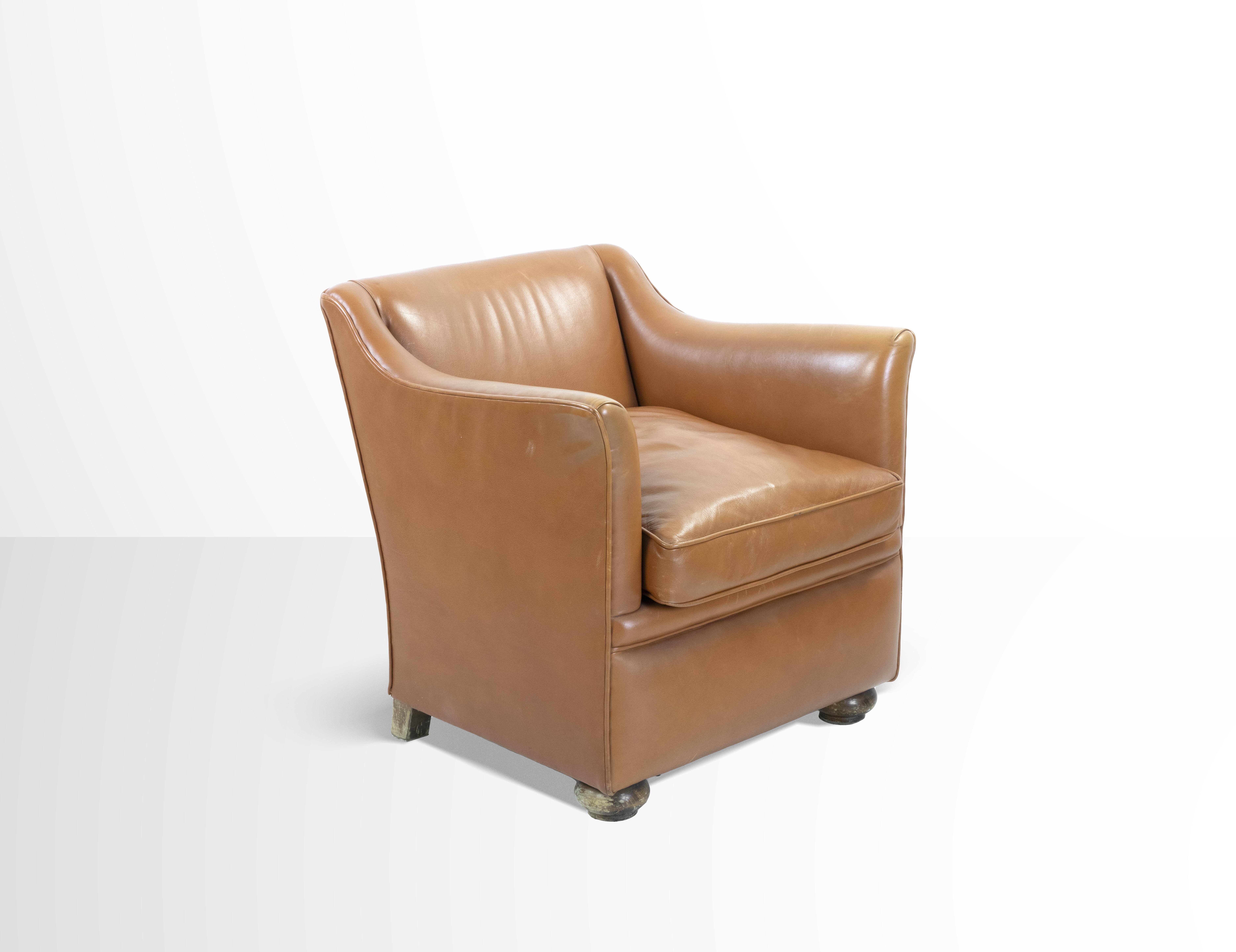 Vintage Leather Armchair is a design furniture item realized in Italy in the mid-20th Century.

A beautiful light brown leather armchair.

Collect a unique design item