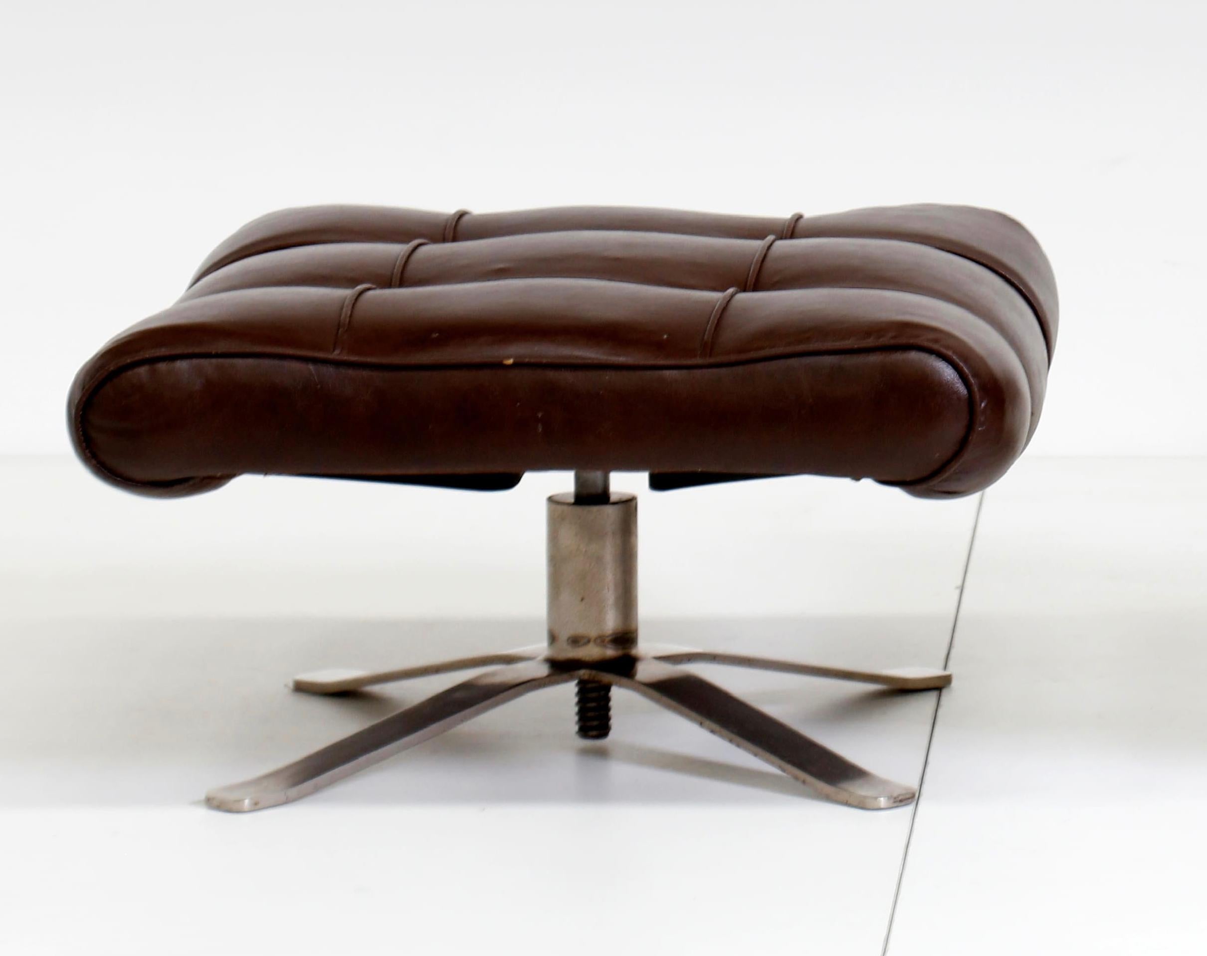 Vintage leather armchair with footrest is an original design work realized in Italy in the 1960s.

Original chrome-plated metal and Leather.

Made in Italy.

Total dimensions: cm 63 x 84 x 80.

Excellent conditions.