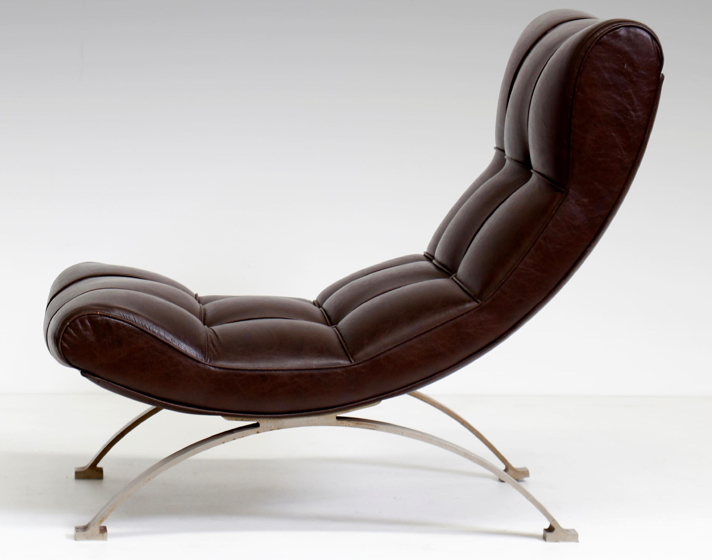 Vintage Leather Armchair with Footrest, Italian Production, 1960s In Good Condition In Roma, IT