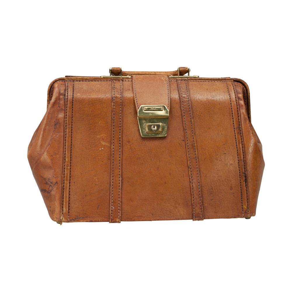 Small vintage leather Gladstone style bag
A tan leather square mouth small 'Gladstone' bag with brown linen interior with a side pocket. The stiff leather with great patina and in good condition. The bag with single central carry handle, four stud