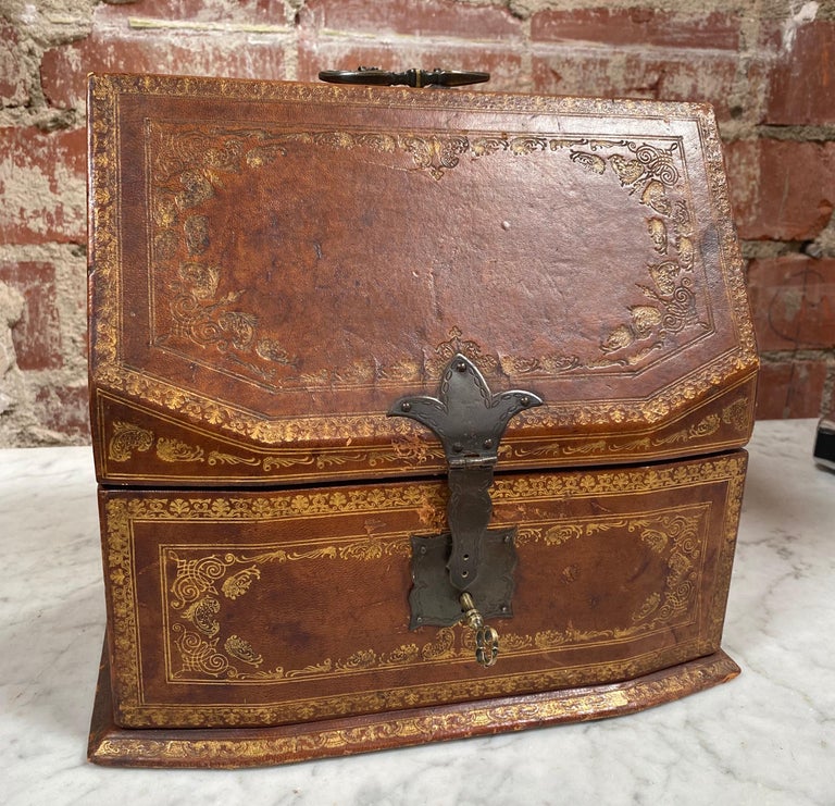 Beautiful and Antique bar set , bottle holder in fully leather and decorative fabric with the original key.