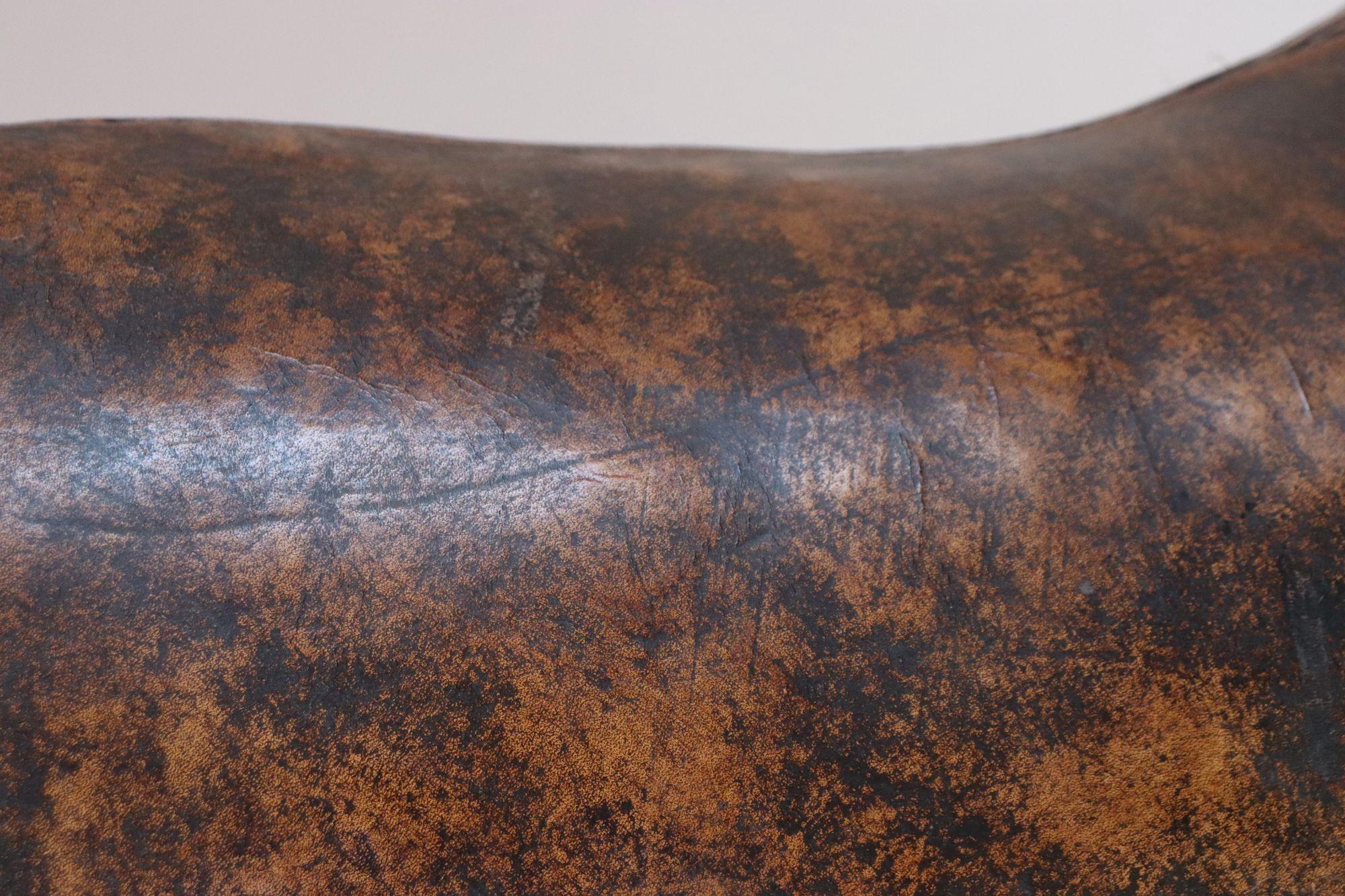 Milieu du XXe siècle Tabouret Bulldog en cuir vintage par Dimitri Omersa pour Abercrombie & Fitch en vente
