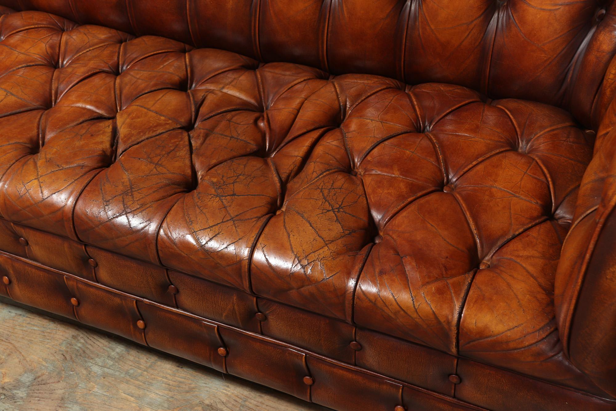 Vintage Leather Buttoned Chesterfield Sofa 5