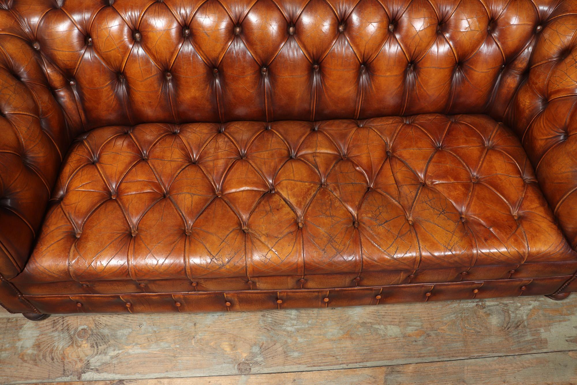 Vintage Leather Buttoned Chesterfield Sofa 3