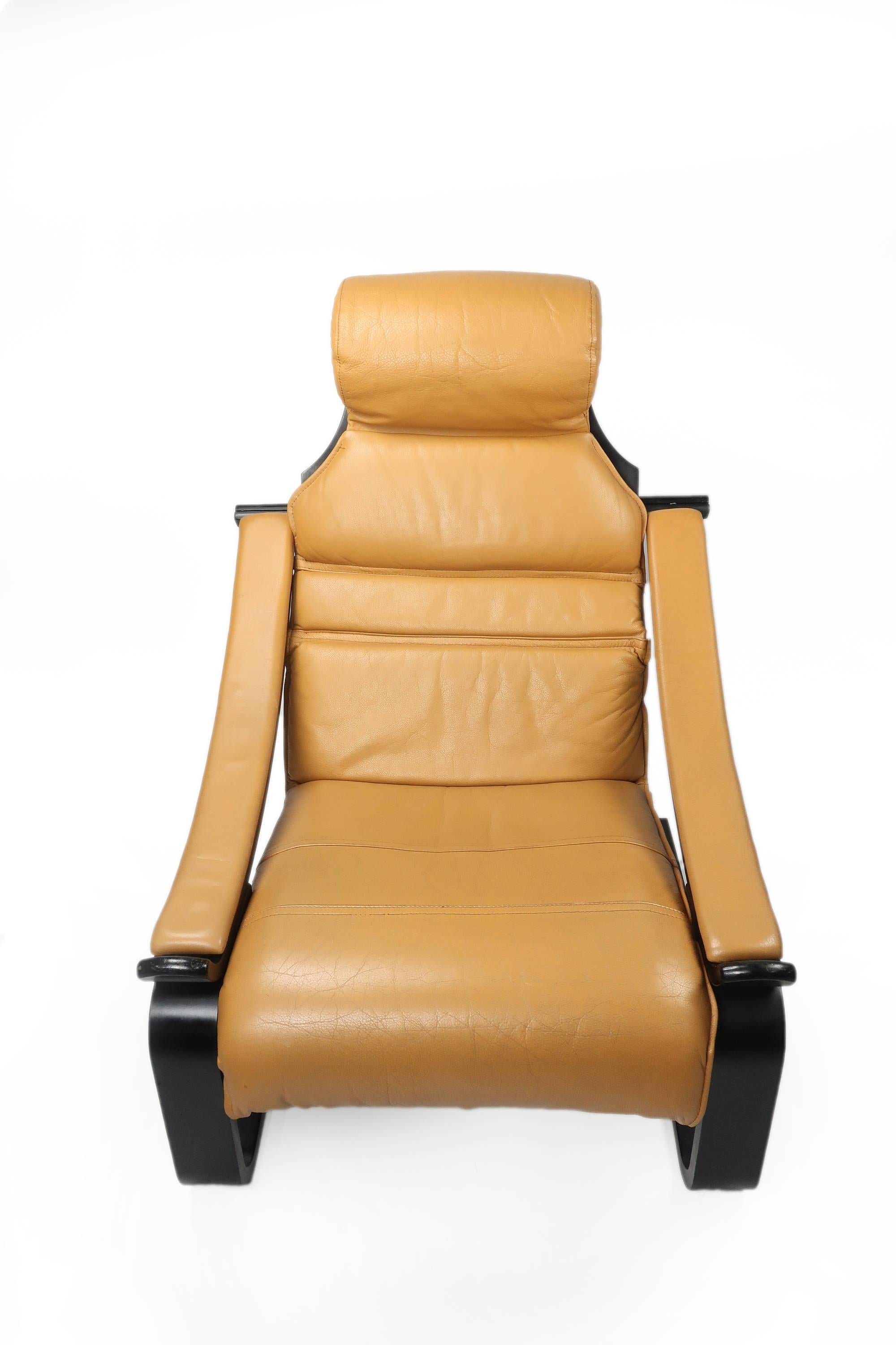 20th Century Vintage Leather Cantilevered Lounge Chair by Scanform