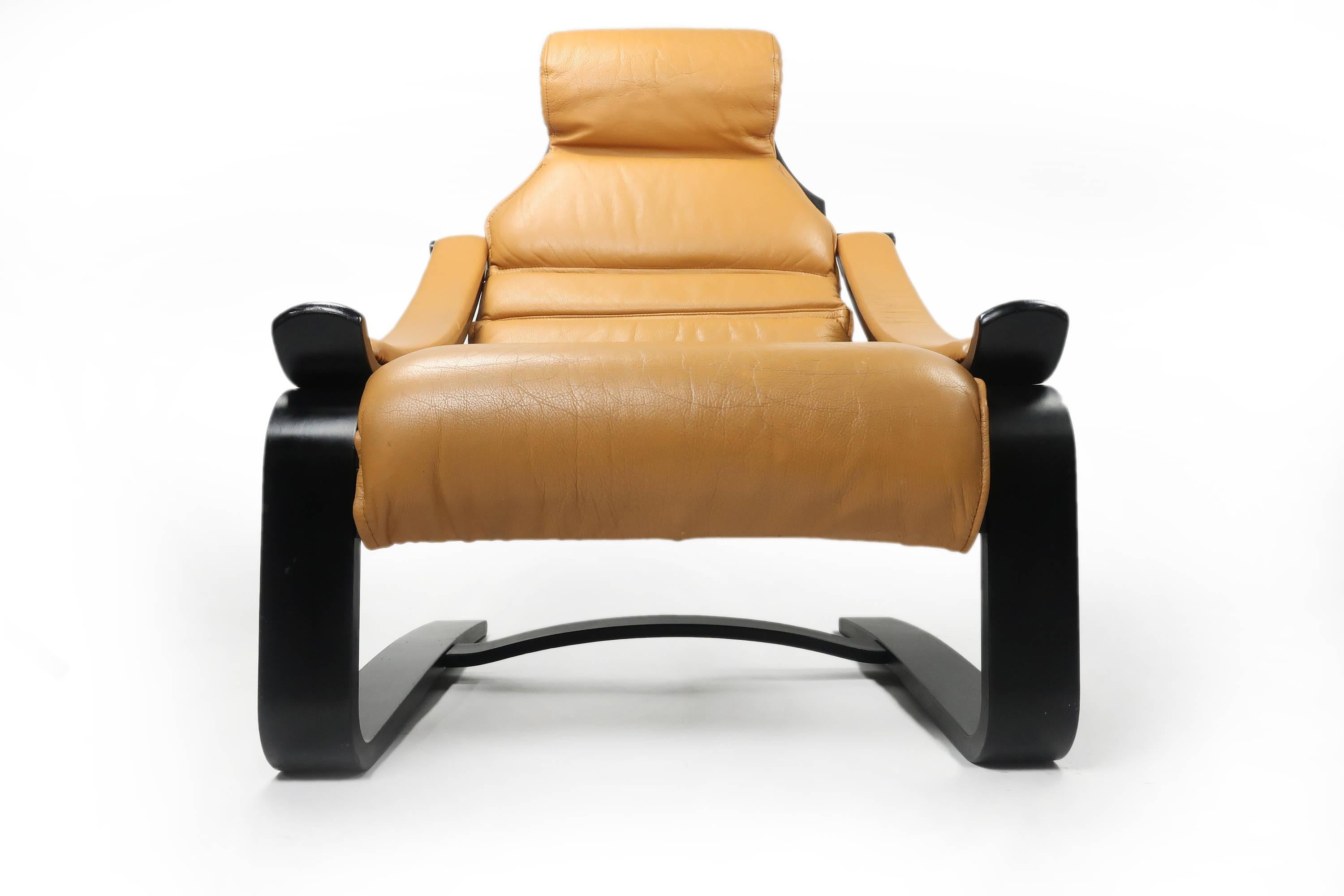 Vintage Leather Cantilevered Lounge Chair by Scanform 1