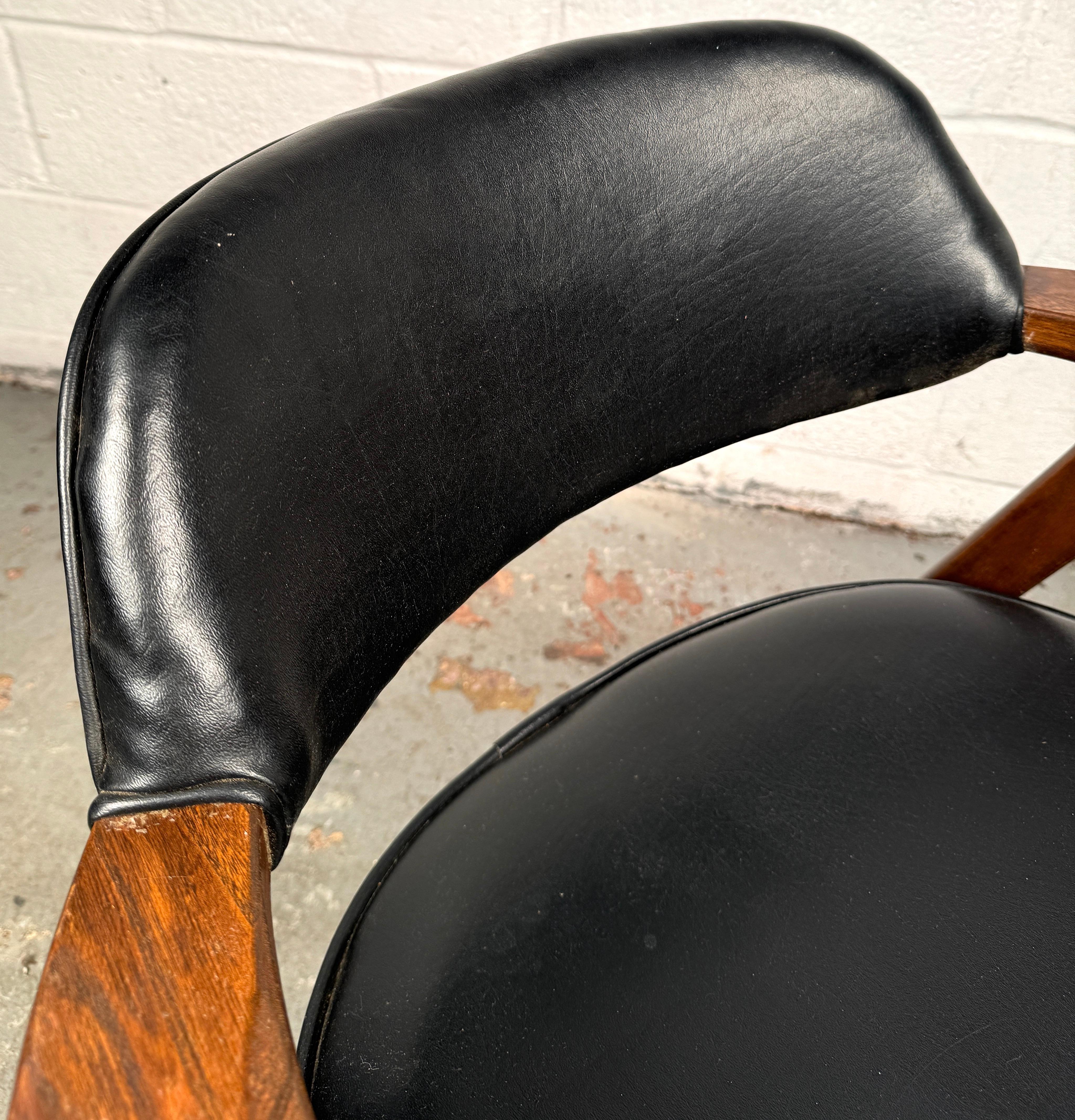 Vintage Leather Chairs By Murphy Miller For Kroehler Furniture For Sale 5