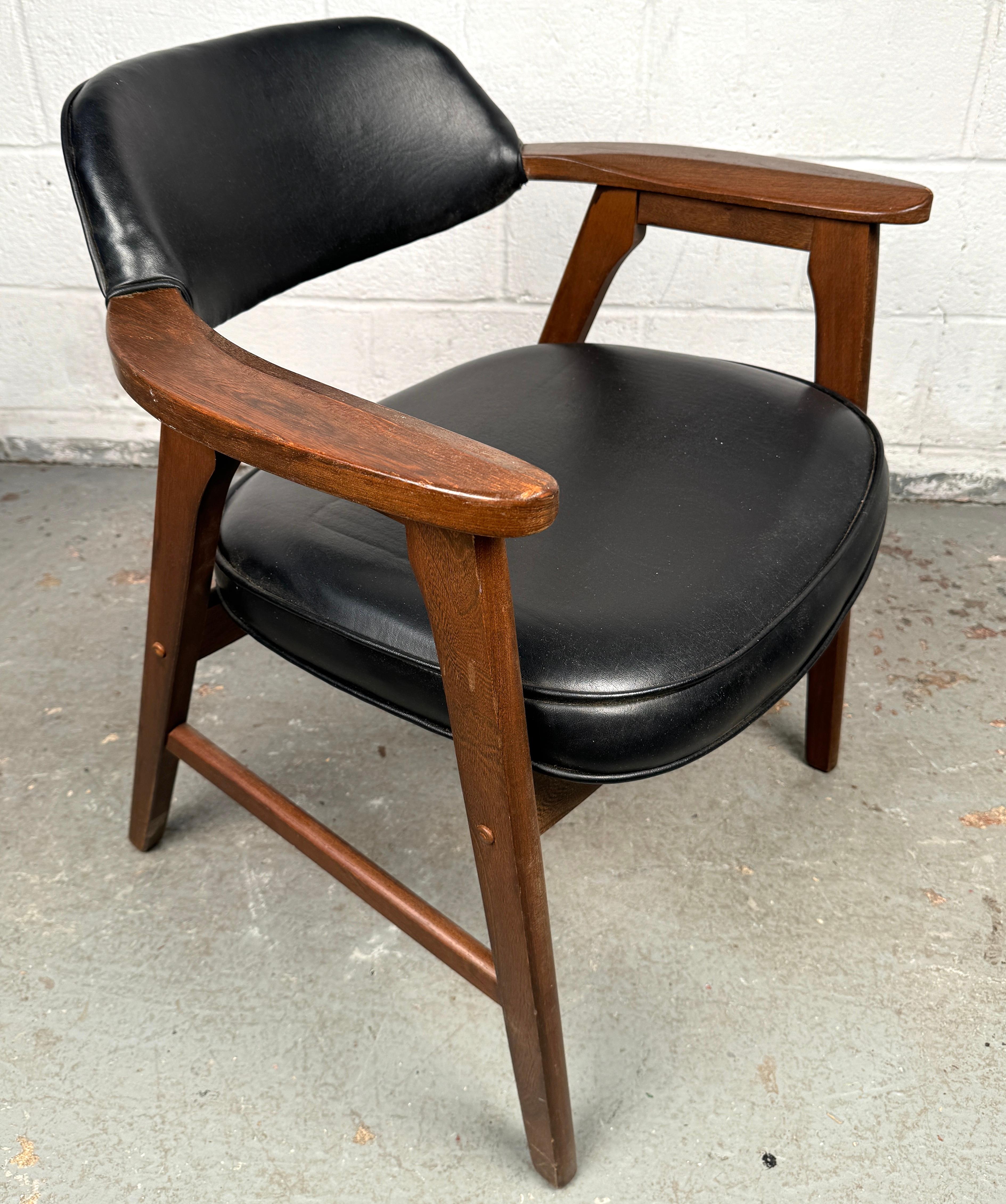 Vintage Leather Chairs By Murphy Miller For Kroehler Furniture For Sale 2