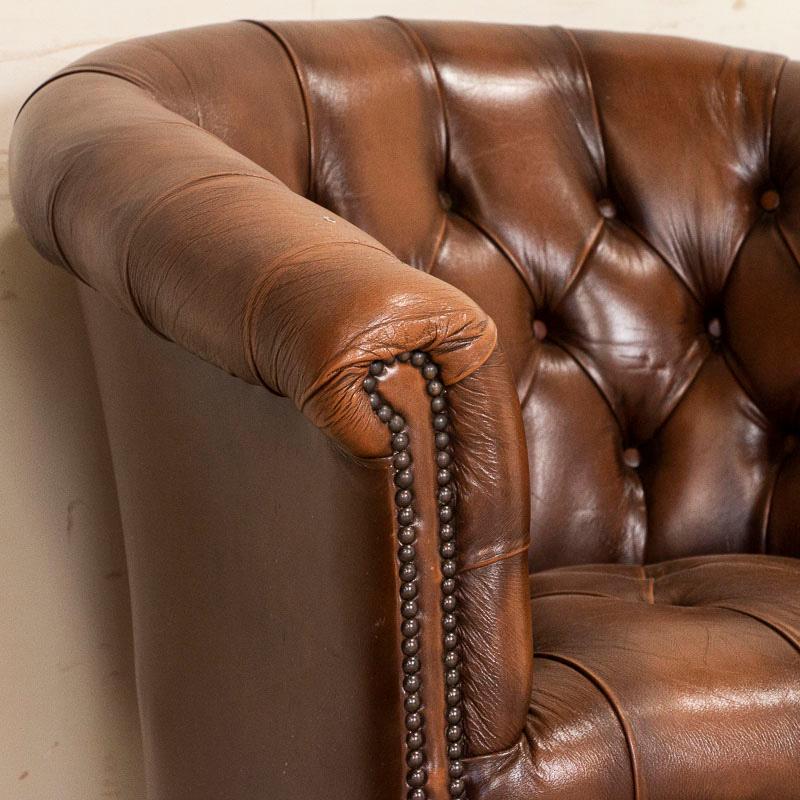 Vintage Leder Chesterfield Club Stühle:: Satz von 2 im Zustand „Gut“ in Round Top, TX