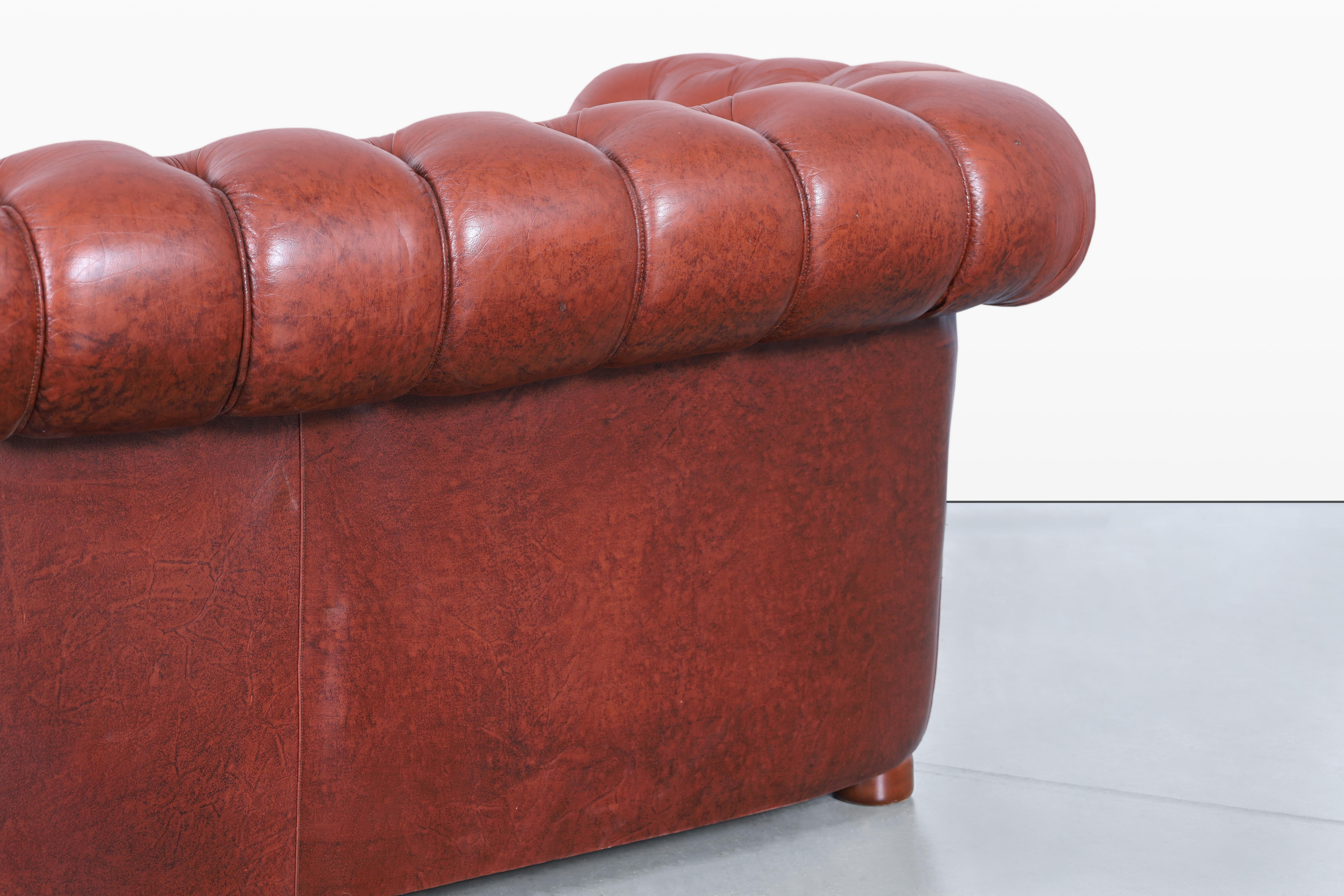 Loveseat Chesterfield Vintage de cuero en venta 3