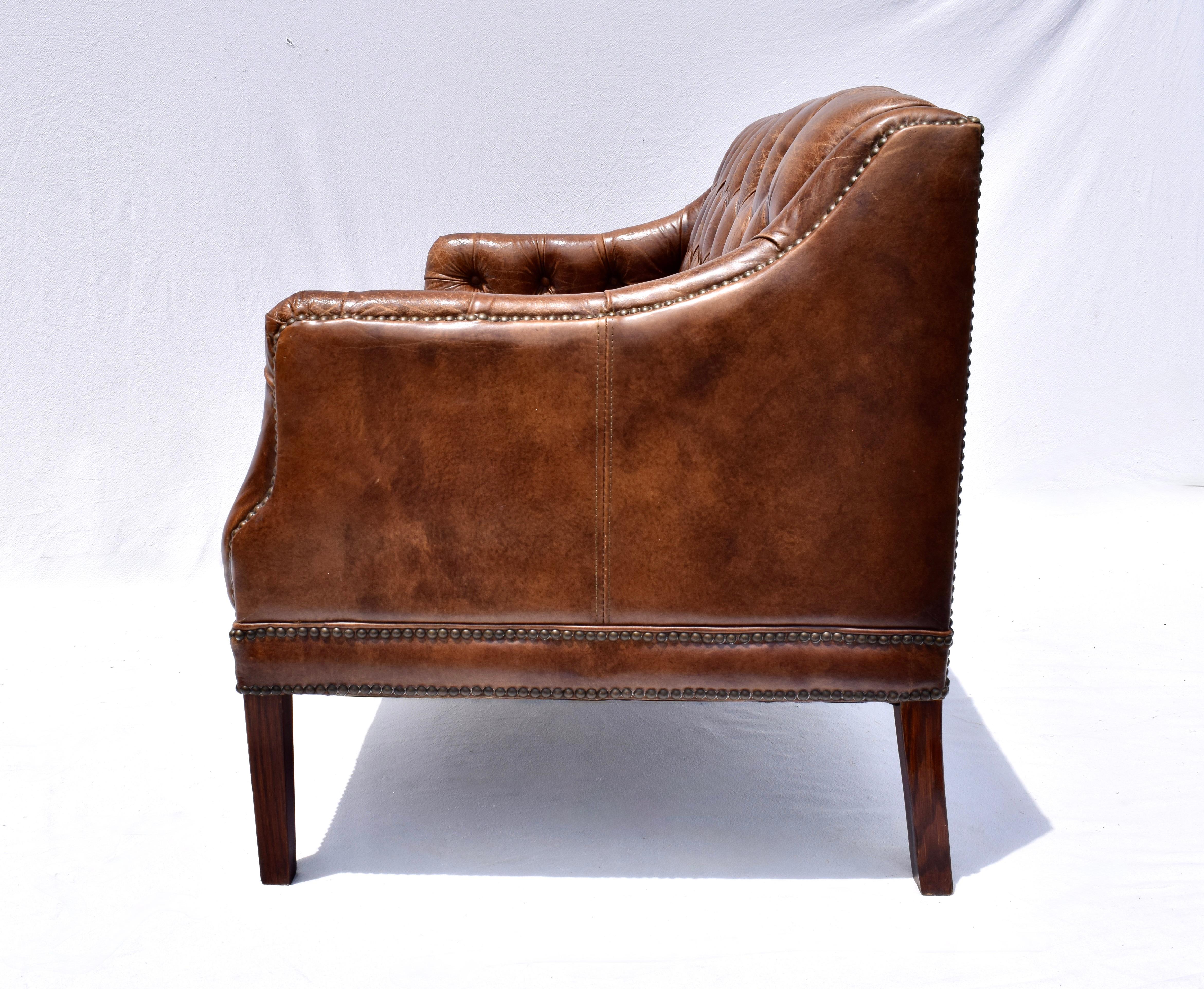 Sofá Loveseat Chesterfield Vintage de cuero en venta 4