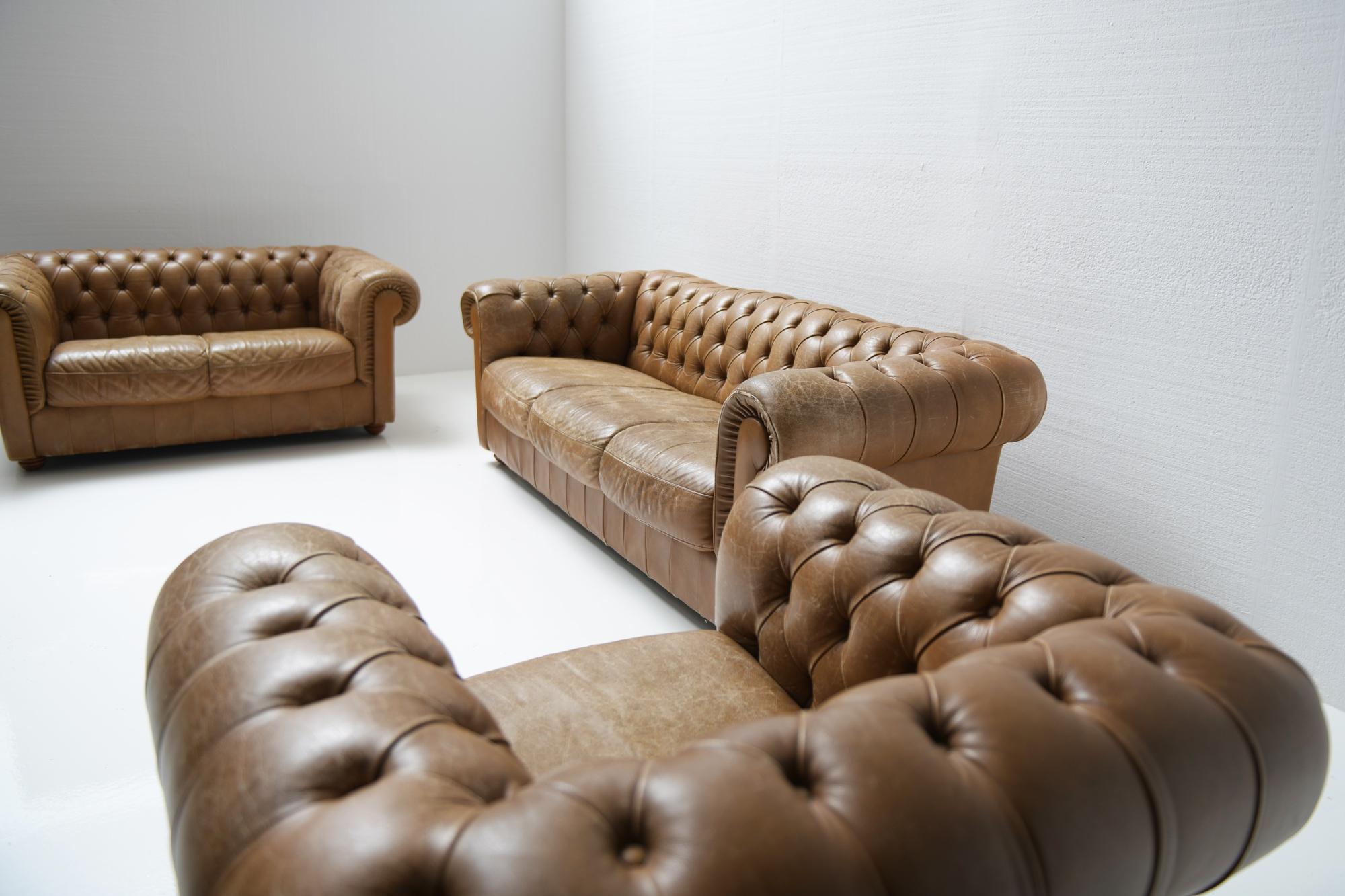 Mid-Century Modern Vintage Leather Chesterfield Set 1991 by Natuzzi, Italy