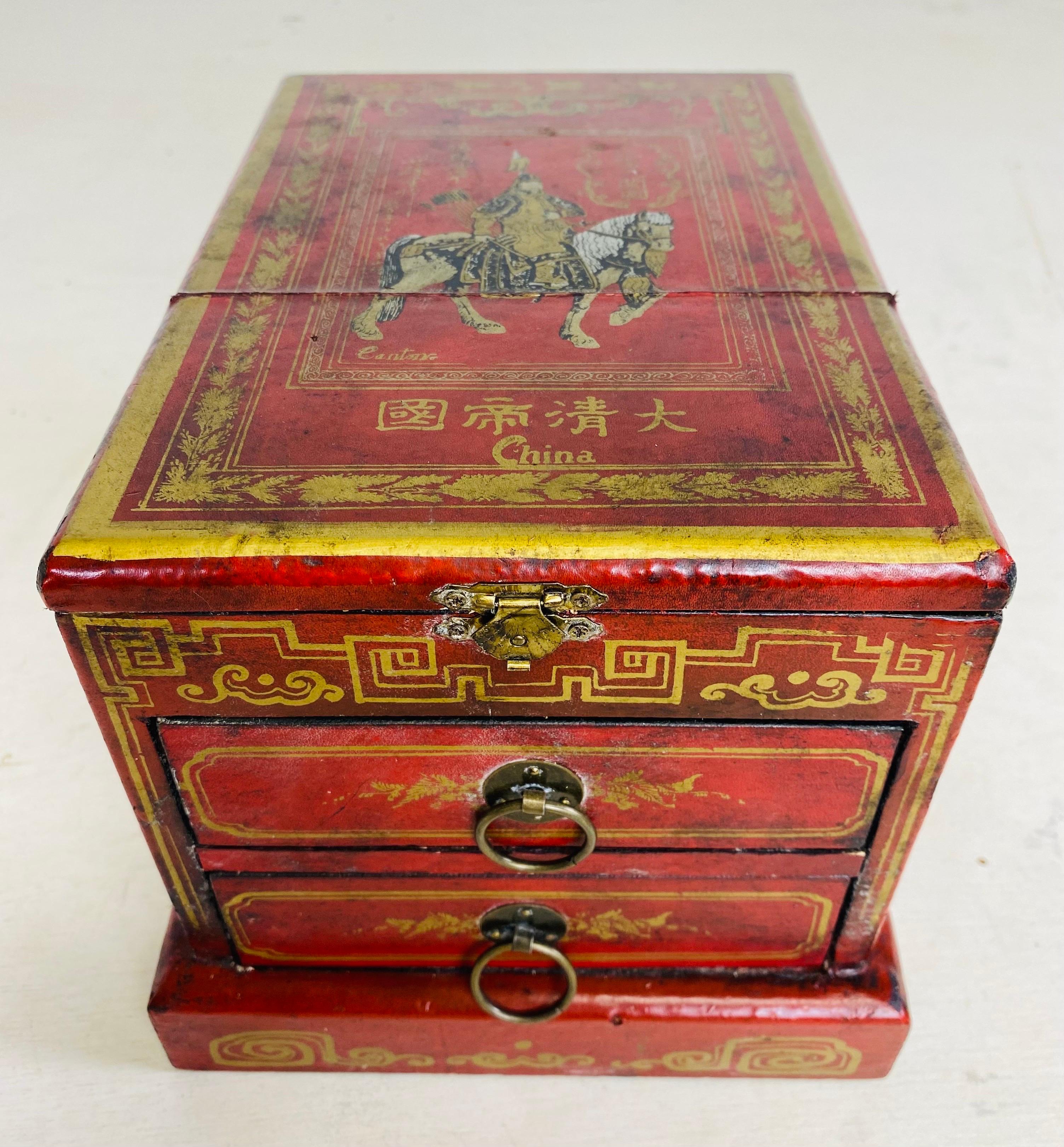 Vintage leather clad hand painted Chinese dresser box. For Sale 2
