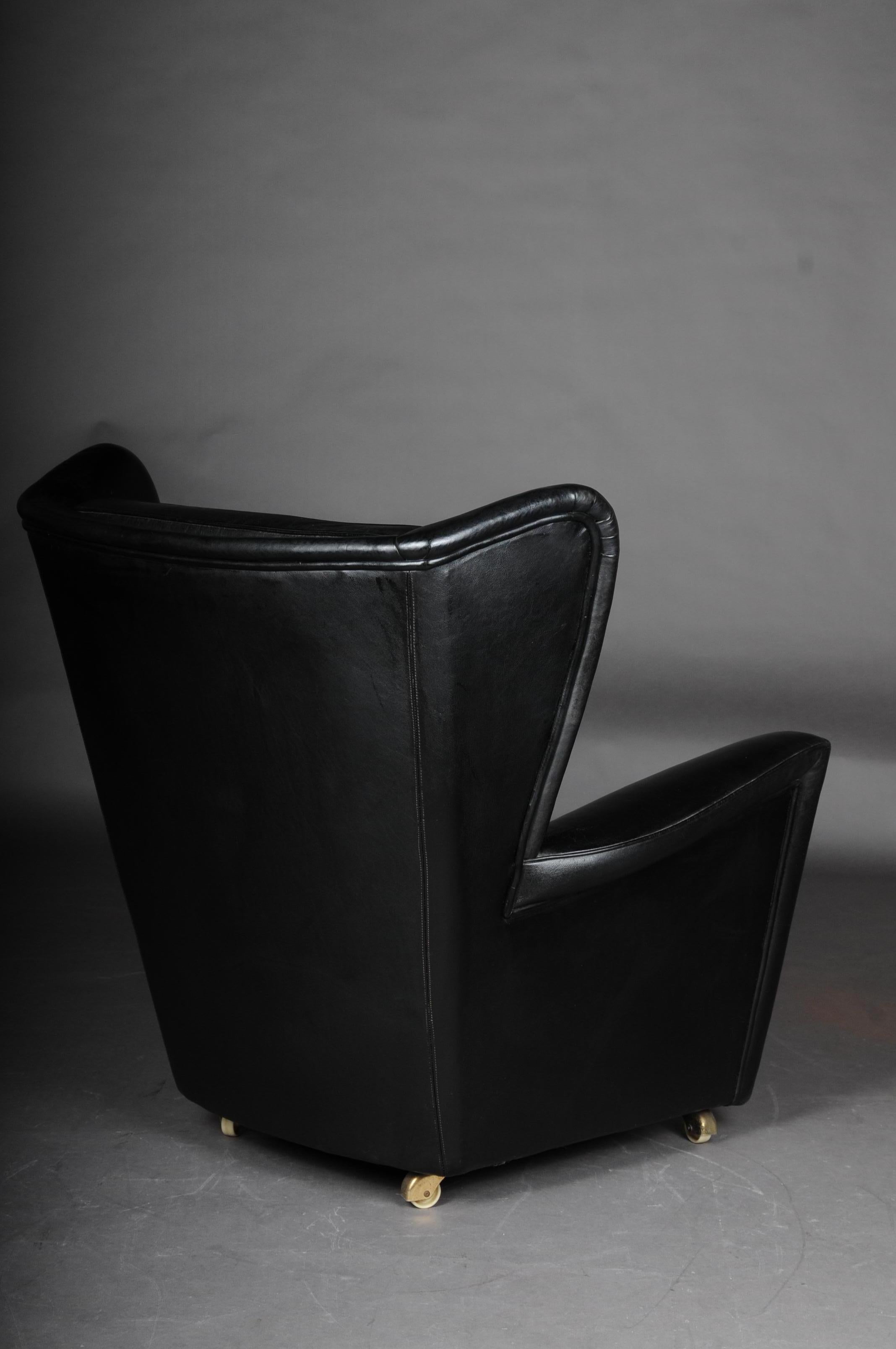 Mid-20th Century Vintage Leather Club Chair, Upholstered 1960s-1970s, England-London For Sale