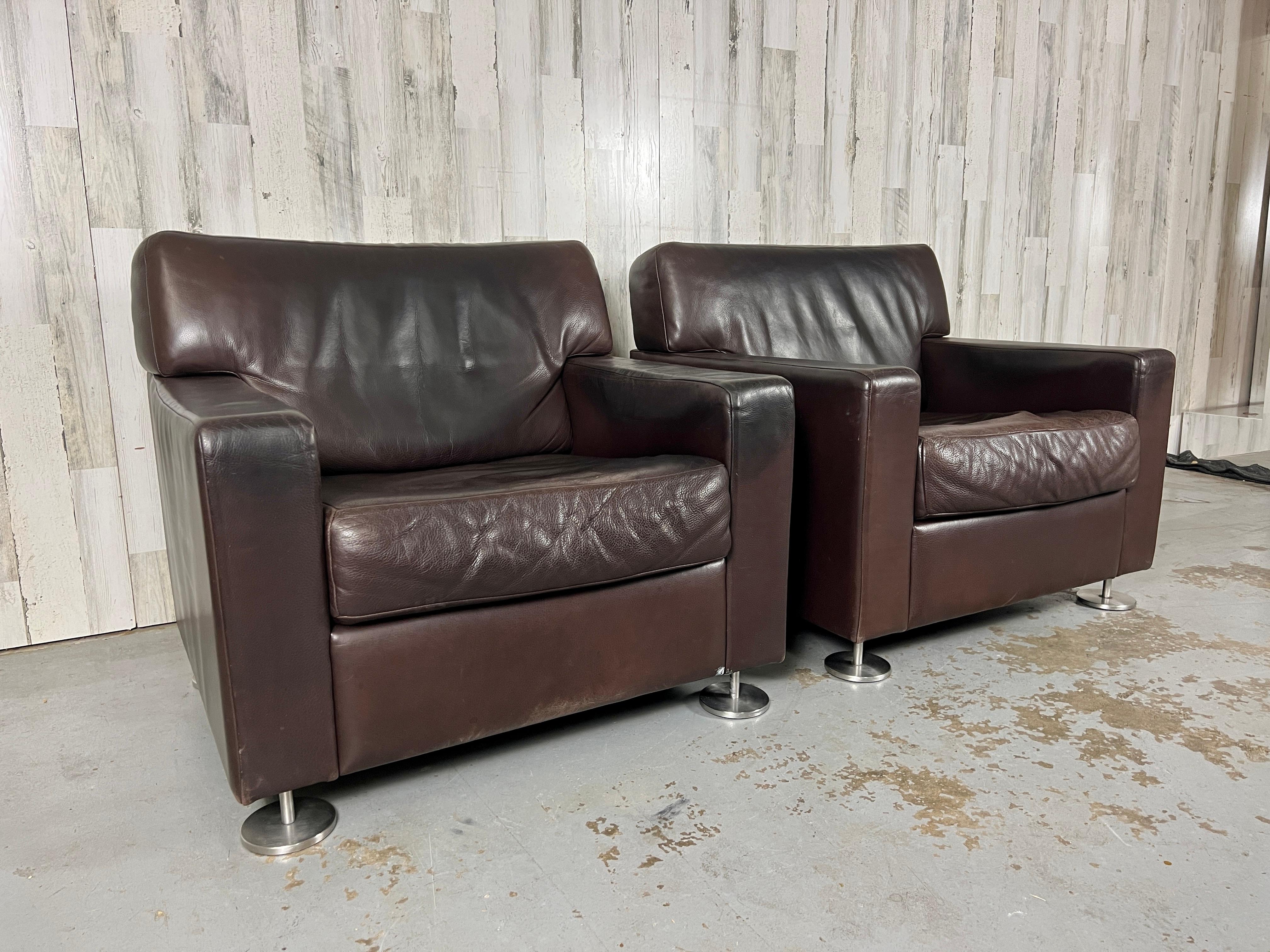 Vintage Leather Club Chairs with Steel Pod Legs for Neinkamper  For Sale 1