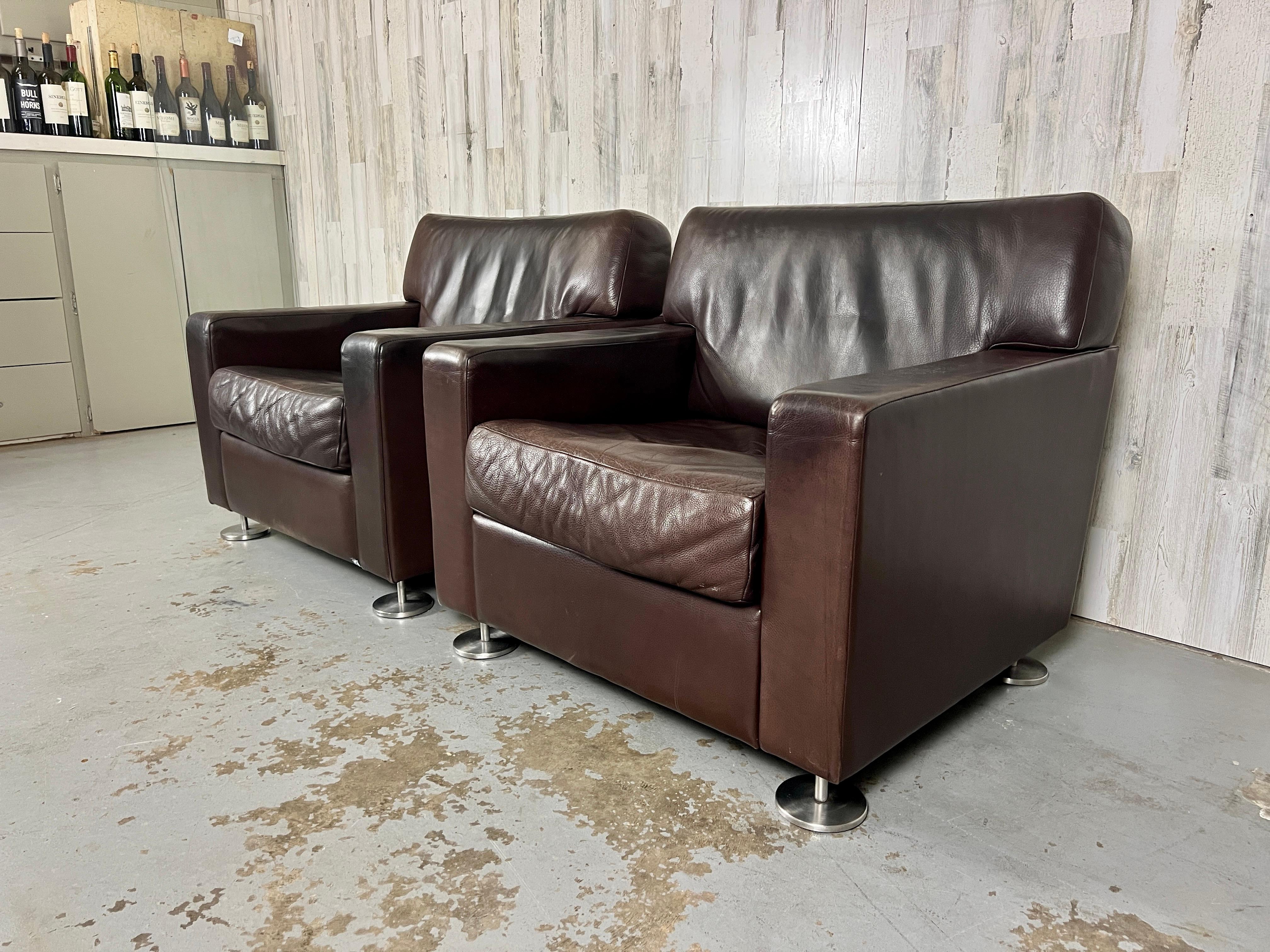 Vintage Leather Club Chairs with Steel Pod Legs for Neinkamper  For Sale 2