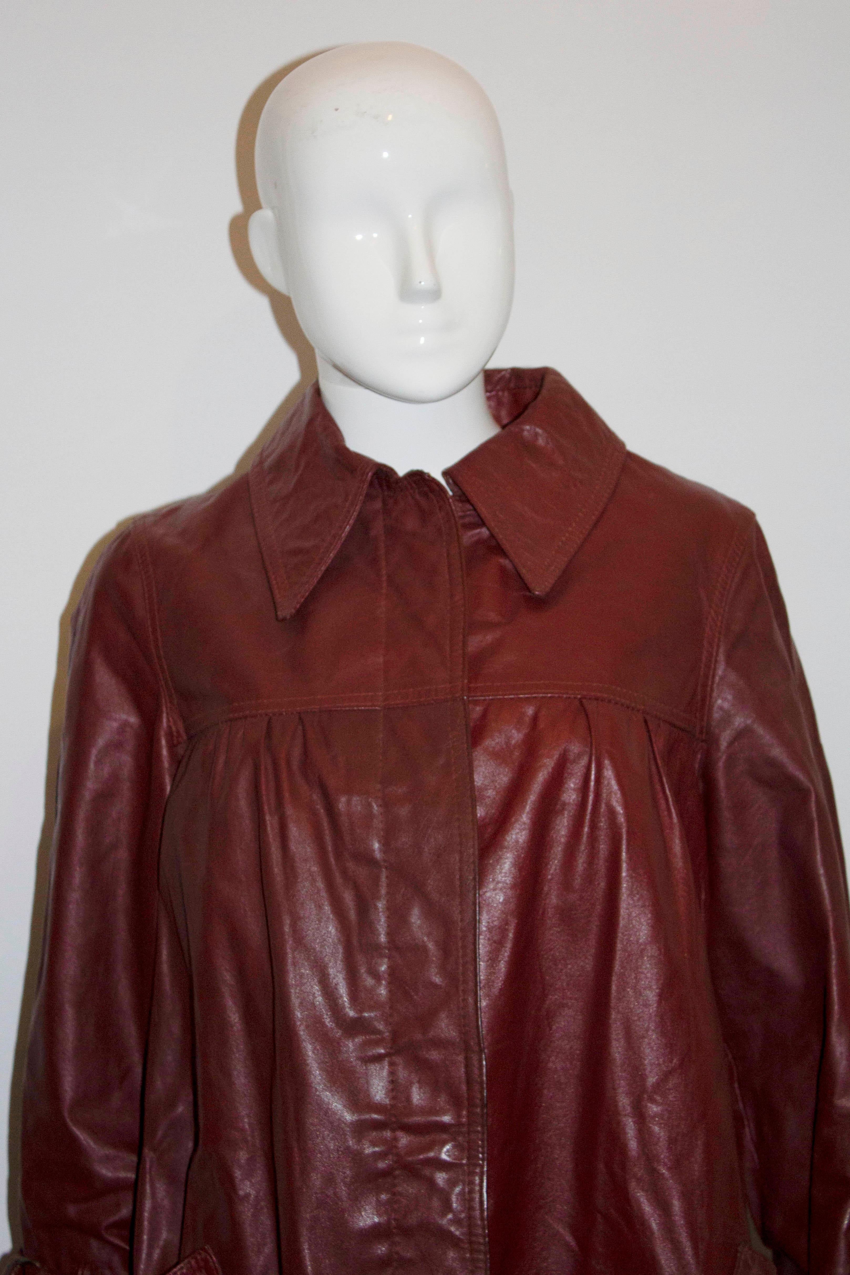 beged-or leather coat