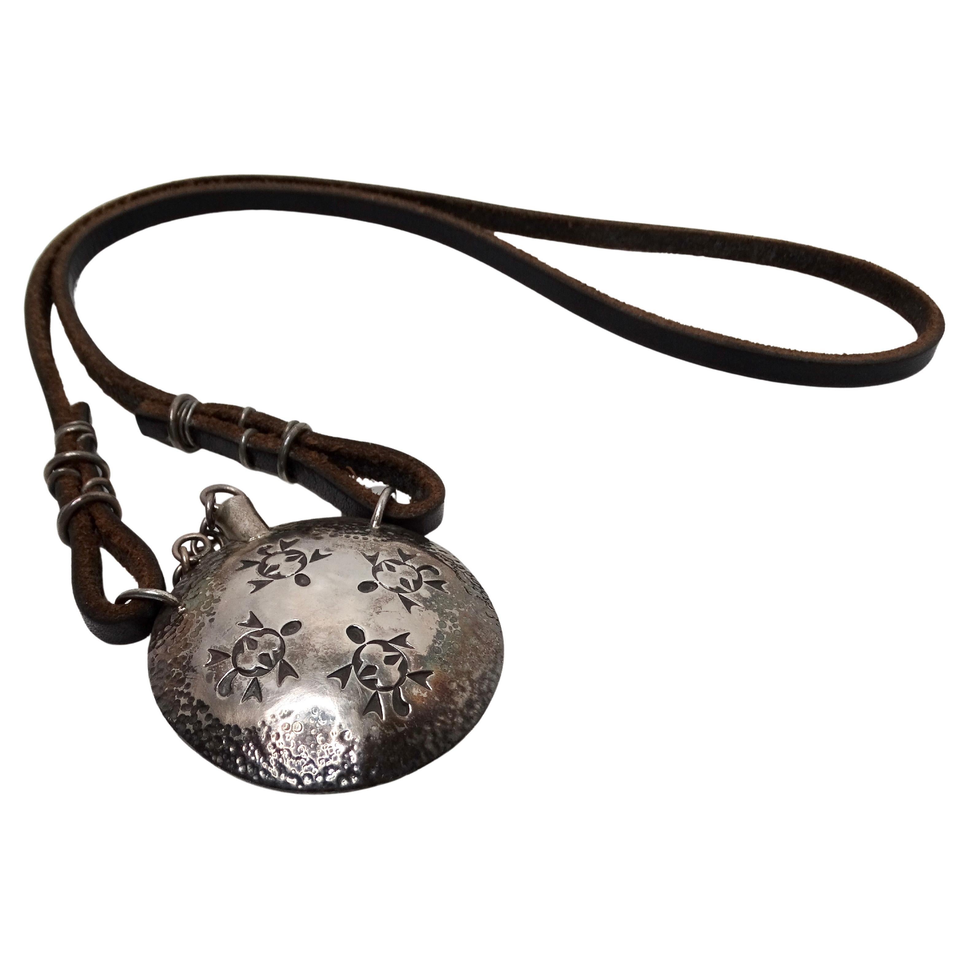 Vintage Leder Cord Sterling Silber plattiert Schildkröte Medaillon Anhänger Halskette