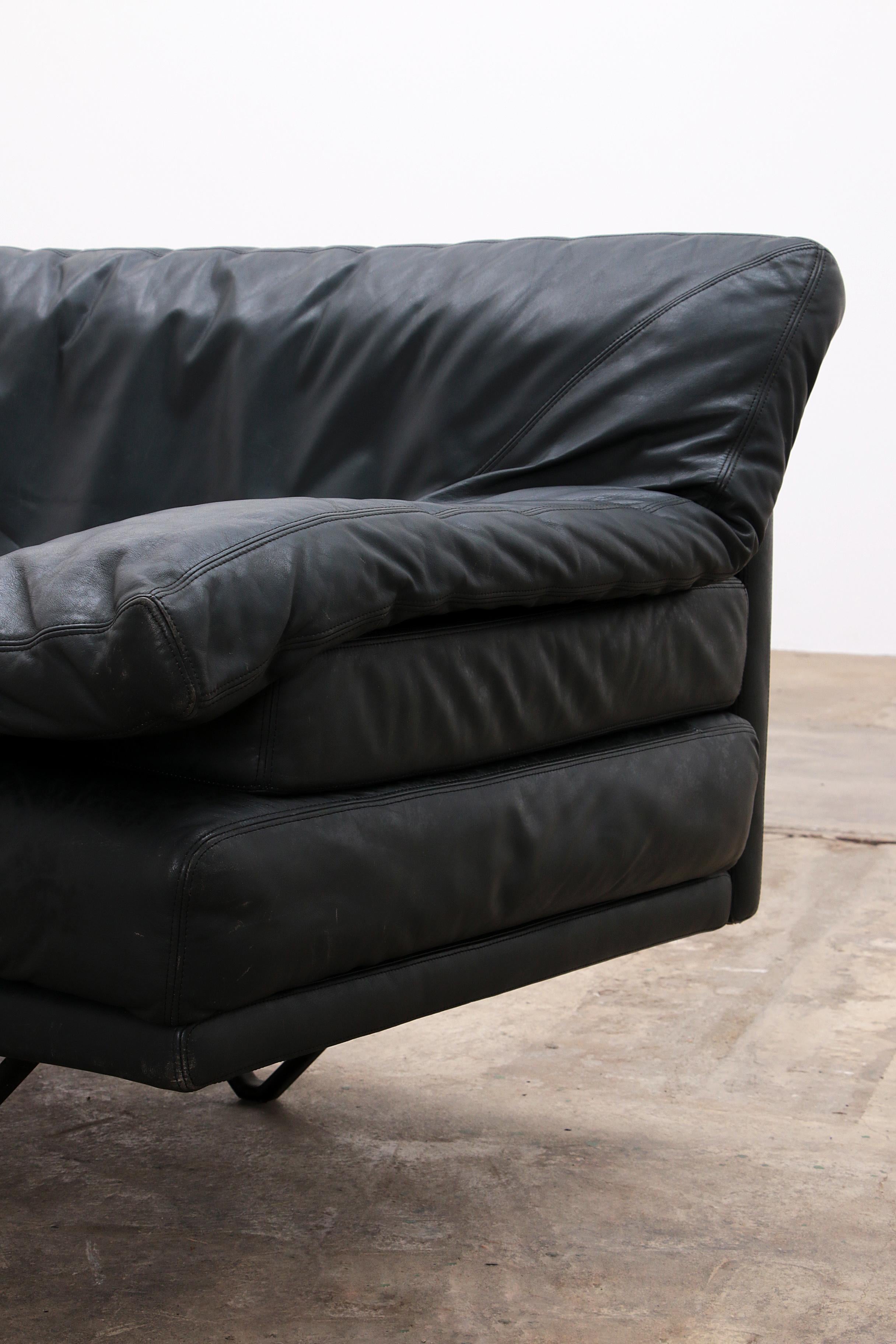 Vintage Leather Cornelius Sofa Anthracite with Metal Base  For Sale 4