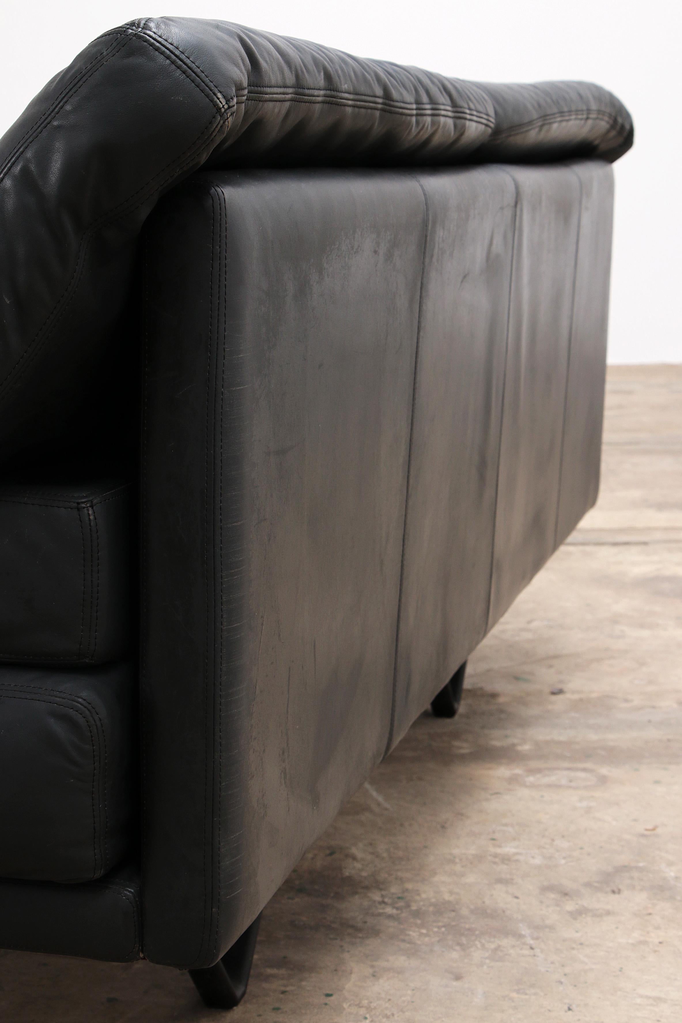 Sofa Cornelius vintage anthracite avec base en métal  en vente 6