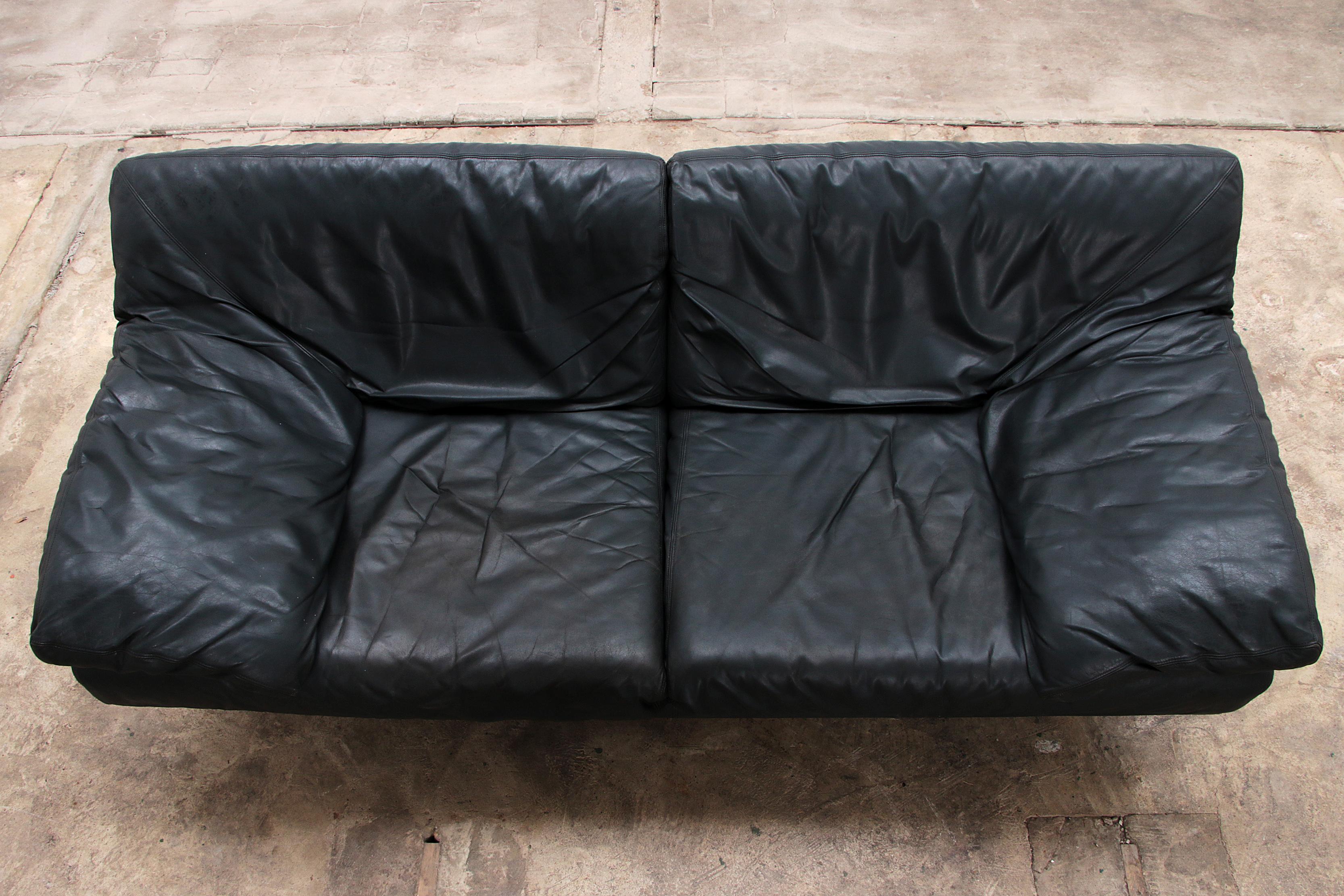 Vintage Leather Cornelius Sofa Anthracite with Metal Base  For Sale 2