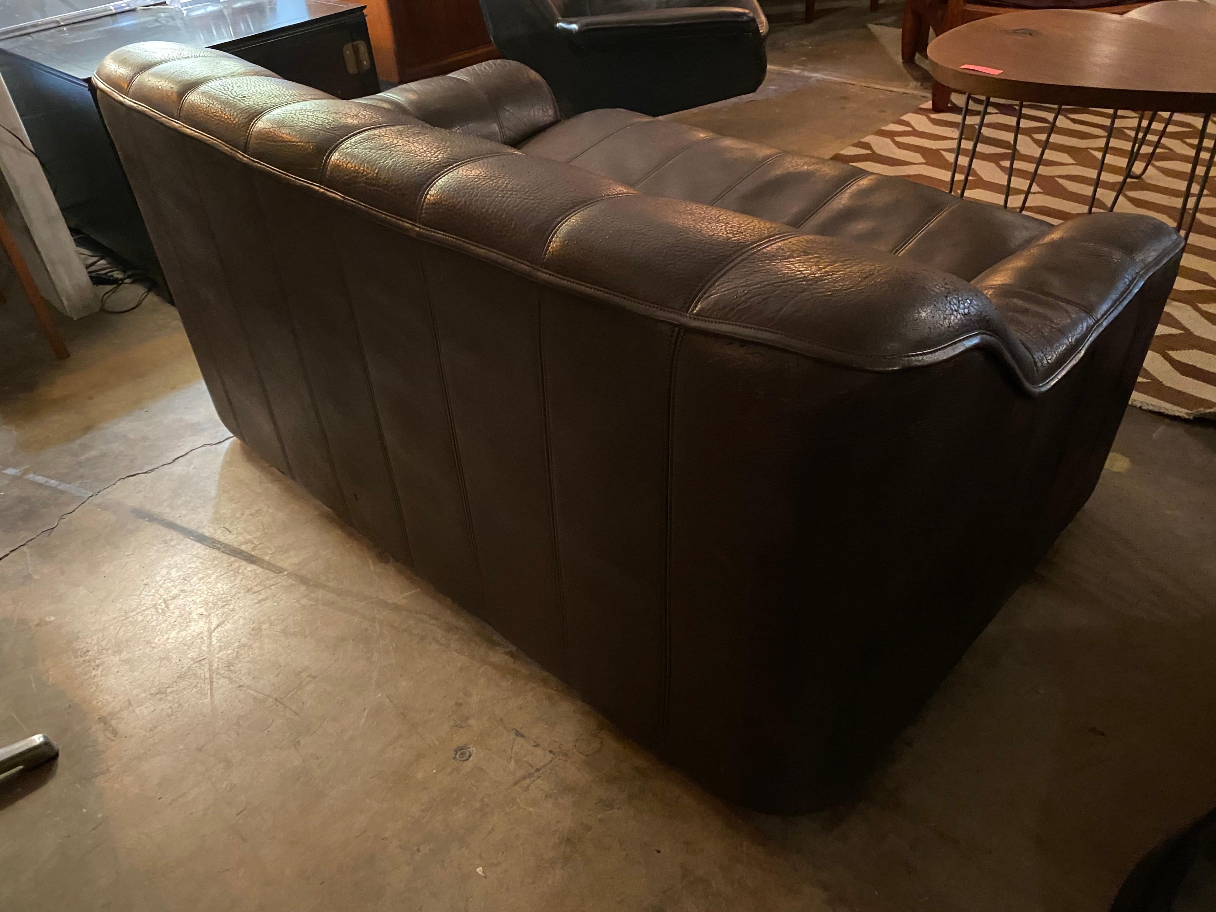 Vintage Leather De Sede DS-44 Loveseat / Sofa In Good Condition In San Antonio, TX