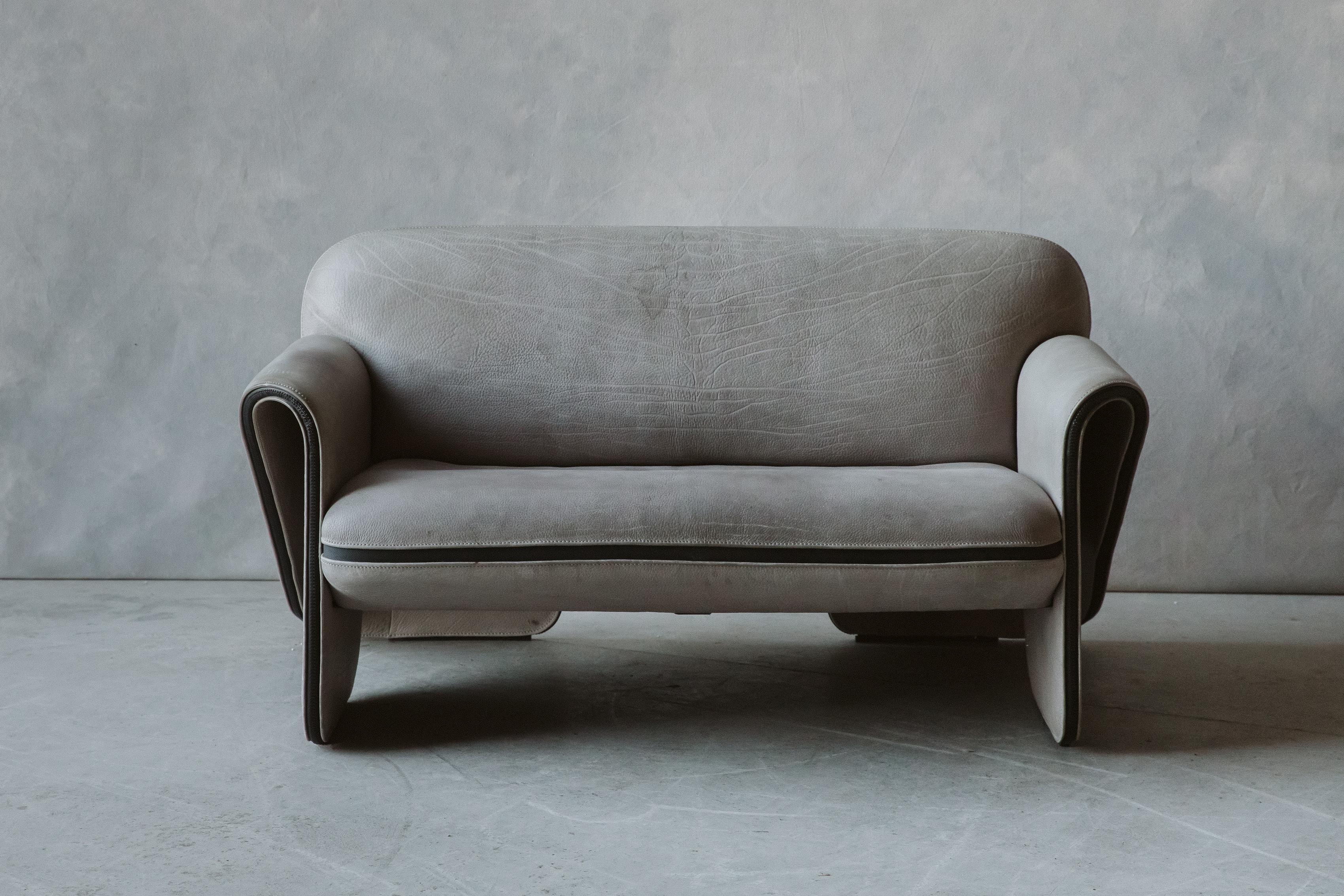 Vintage Leather De Sede Sofa Model DS 125, Switzerland, circa 1970. Original grey leather with nice wear and use. 

We prefer to speak directly with our clients. So, If you have any questions or would like to know more please give us a call or