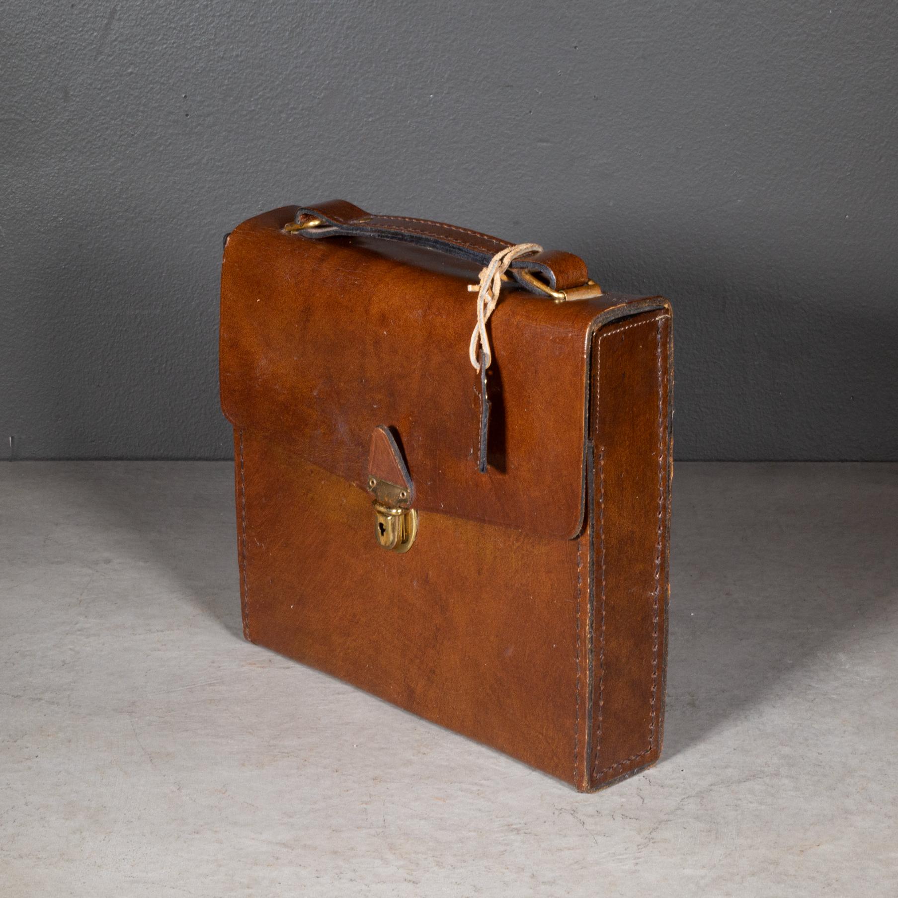 Mid-Century Modern Vintage Leather Double Flask Travel Bar Set c.1970 For Sale