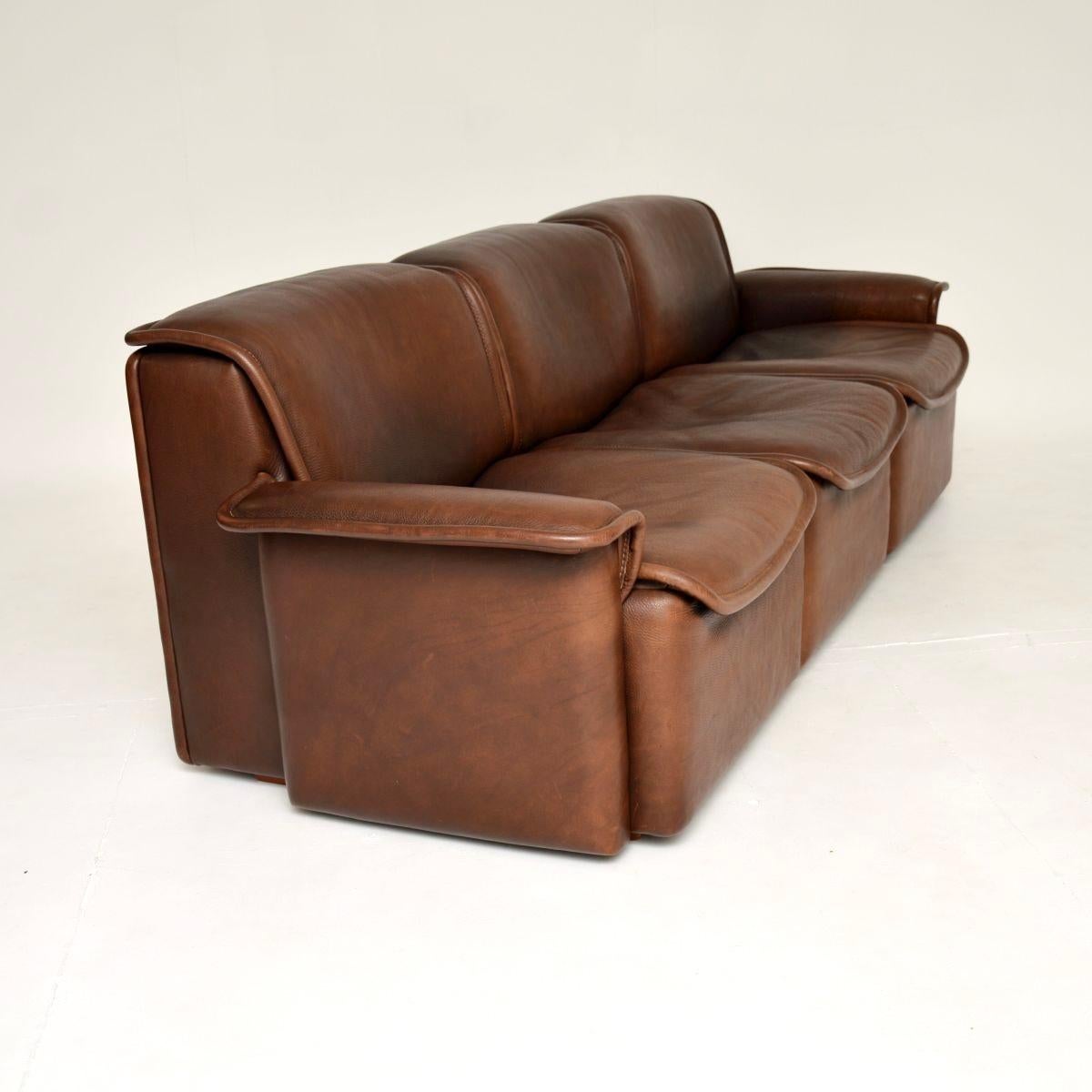 Sofá DS 12 de cuero vintage de De Sede Moderno de mediados de siglo en venta