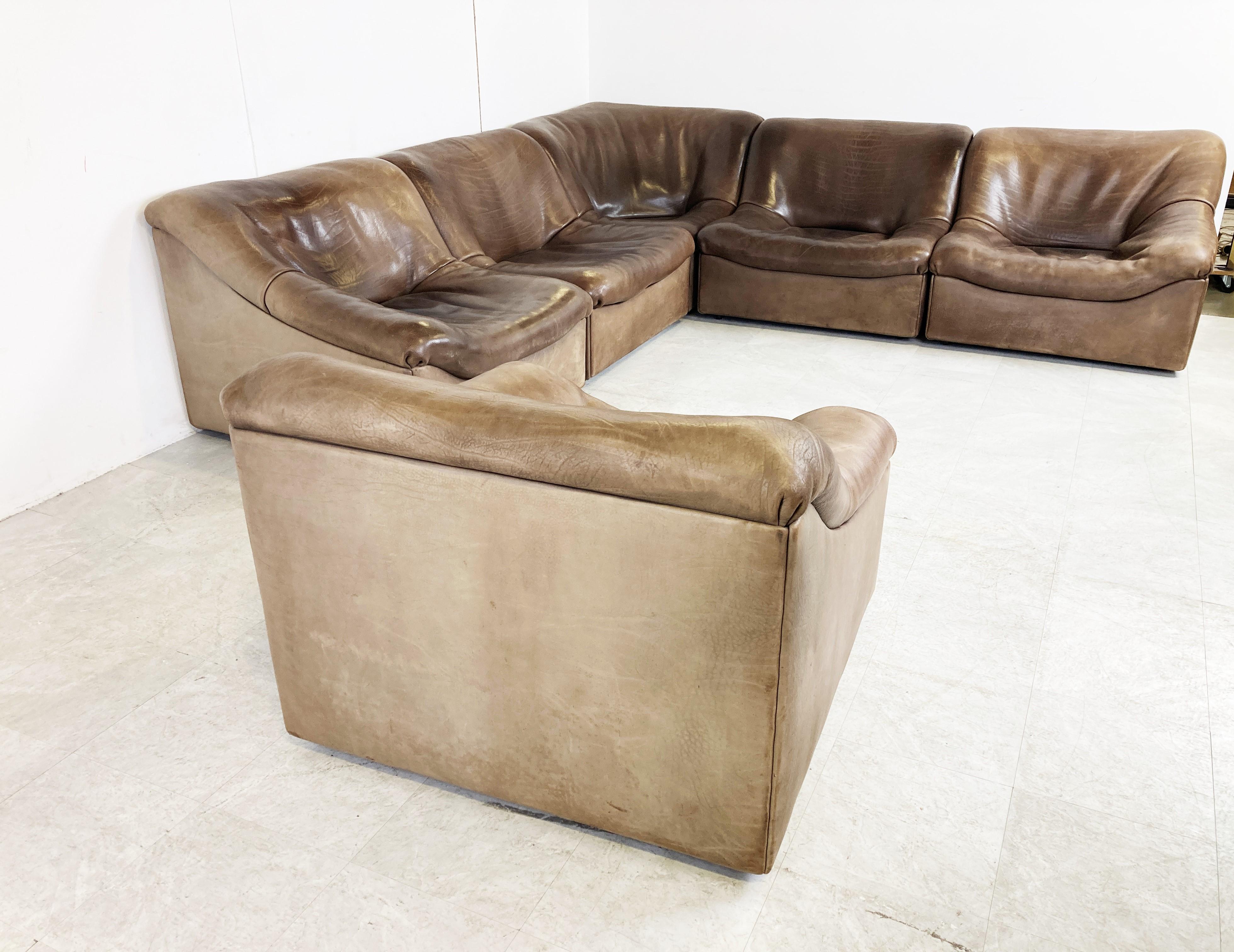 Midcentury thick Buffalo neck leather modular sofas by Desede consisting of 5 elements and a armchair.

Desede stands for pure quality of leather. 

Especially the DS46 has very thick leather upholstery with a beautiful patina.

The sofa set